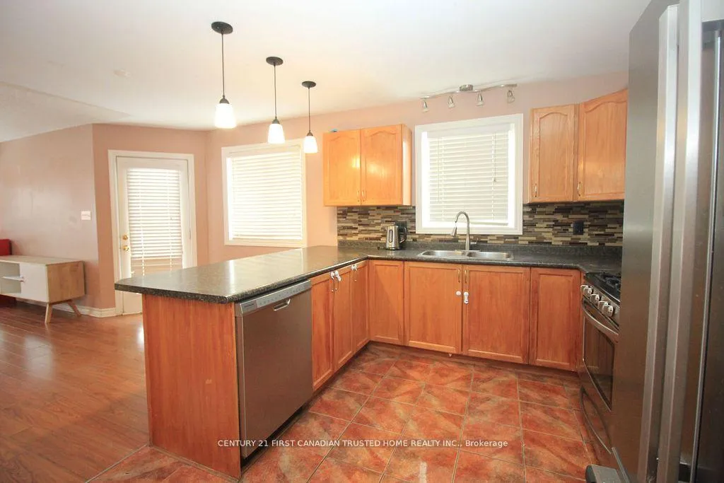 Photo 8 of 1681 Benjamin Drive, London, East D — HOMEH