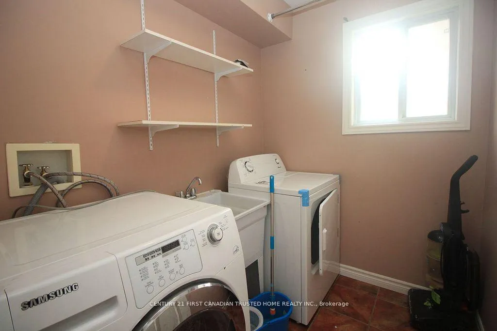 Photo 16 of 1681 Benjamin Drive, London, East D — HOMEH