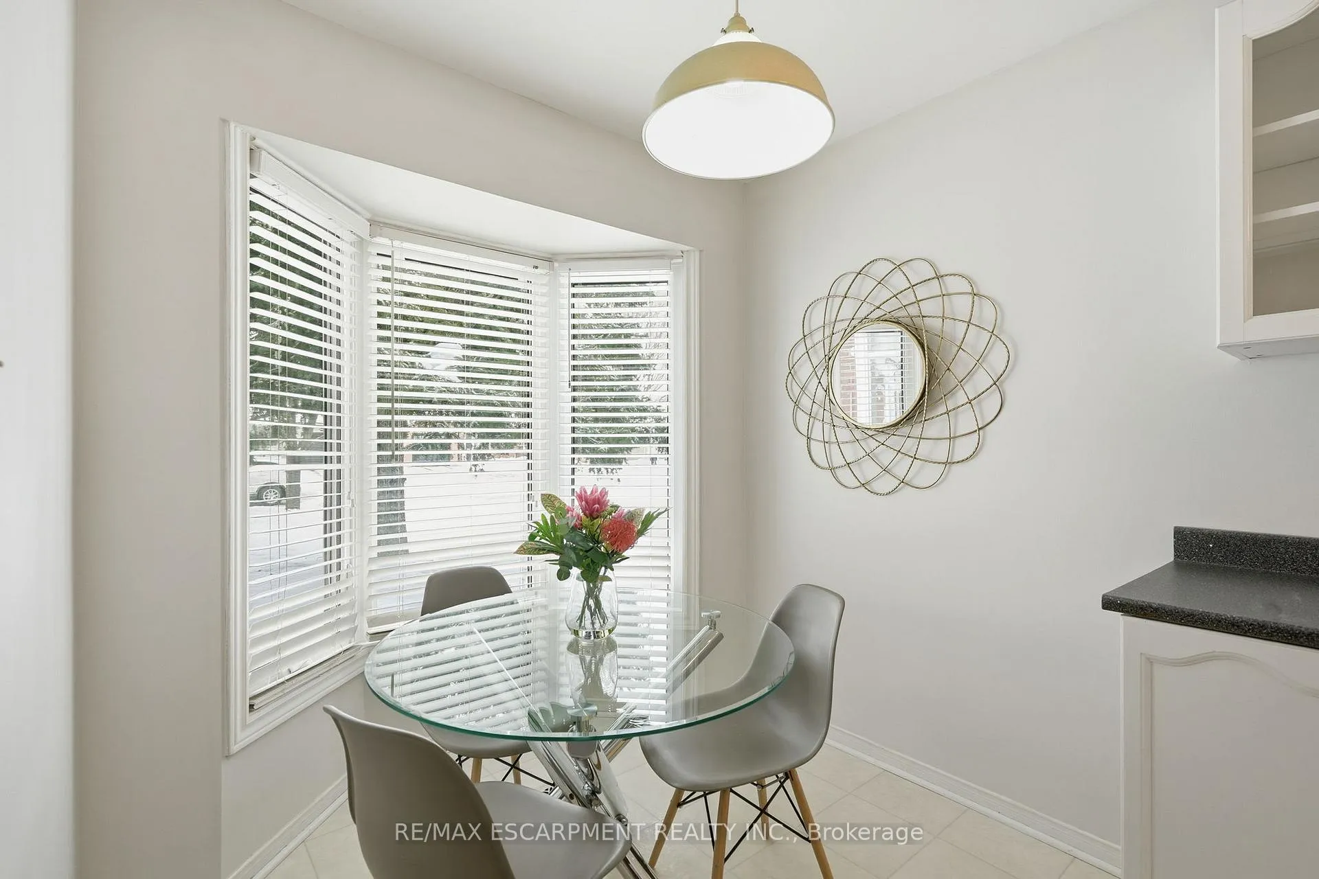 Photo 3 of 2047 Chrisdon Road, Burlington, Headon — HOMEH