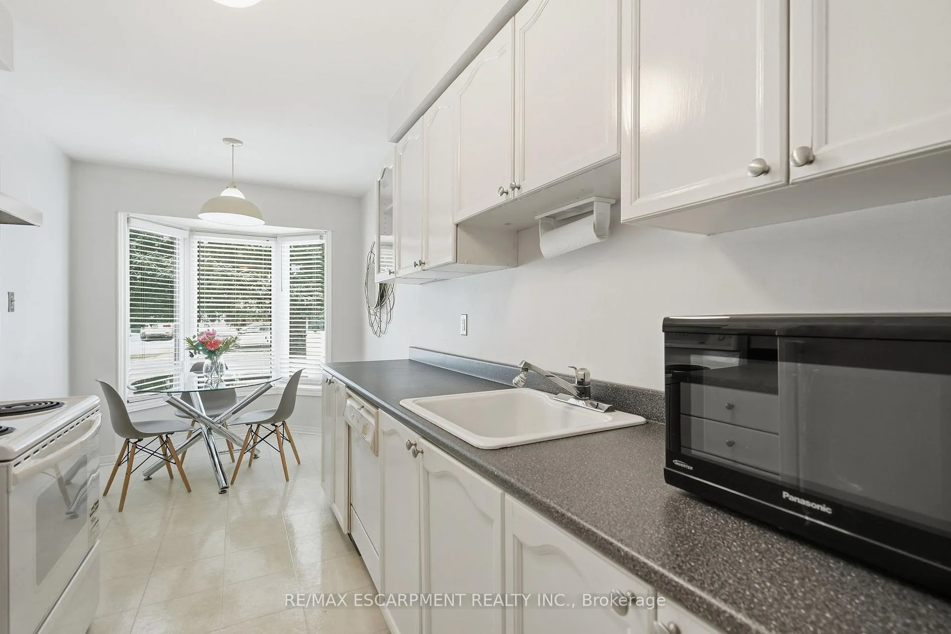 Photo 5 of 2047 Chrisdon Road, Burlington, Headon — HOMEH