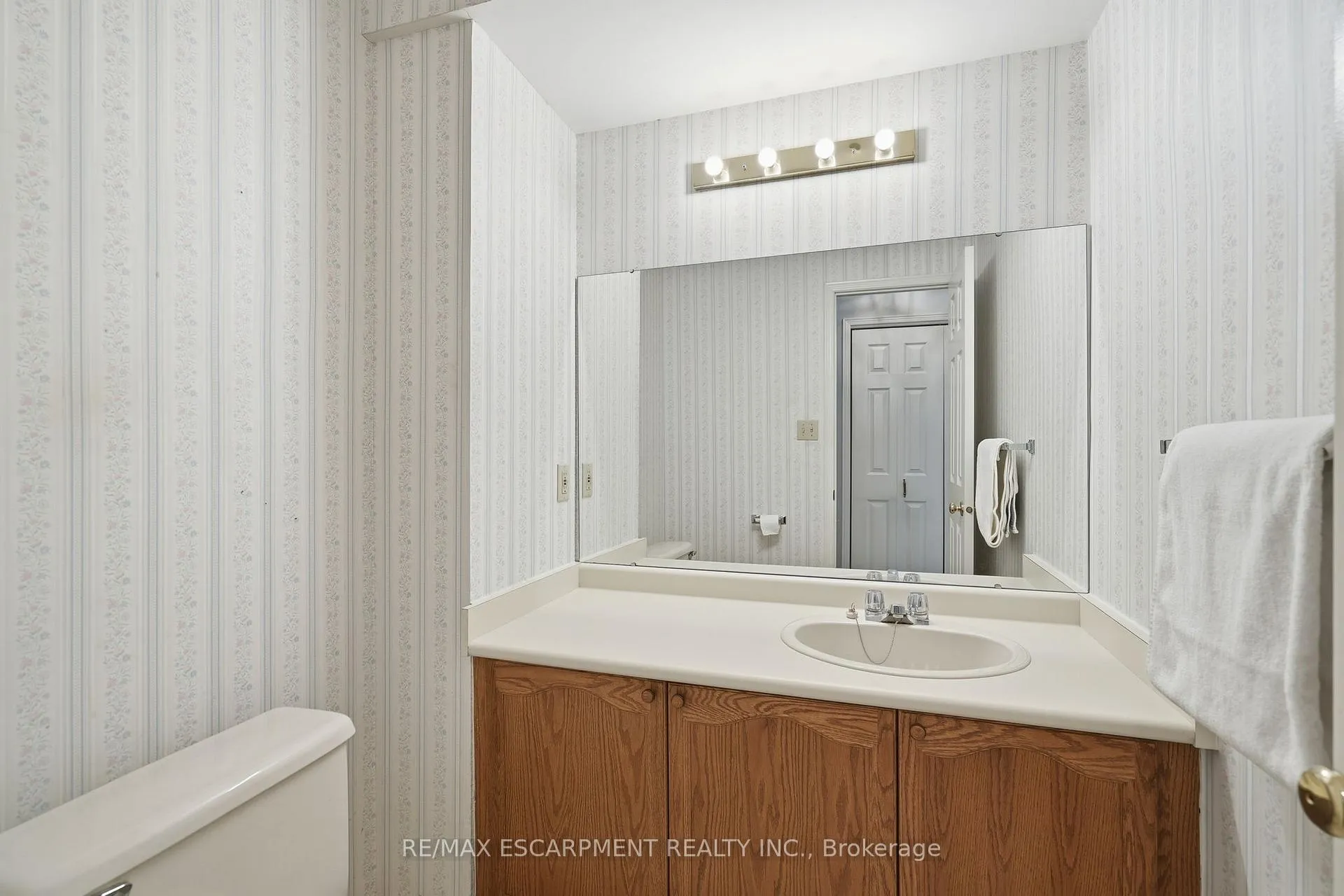 Photo 12 of 2047 Chrisdon Road, Burlington, Headon — HOMEH