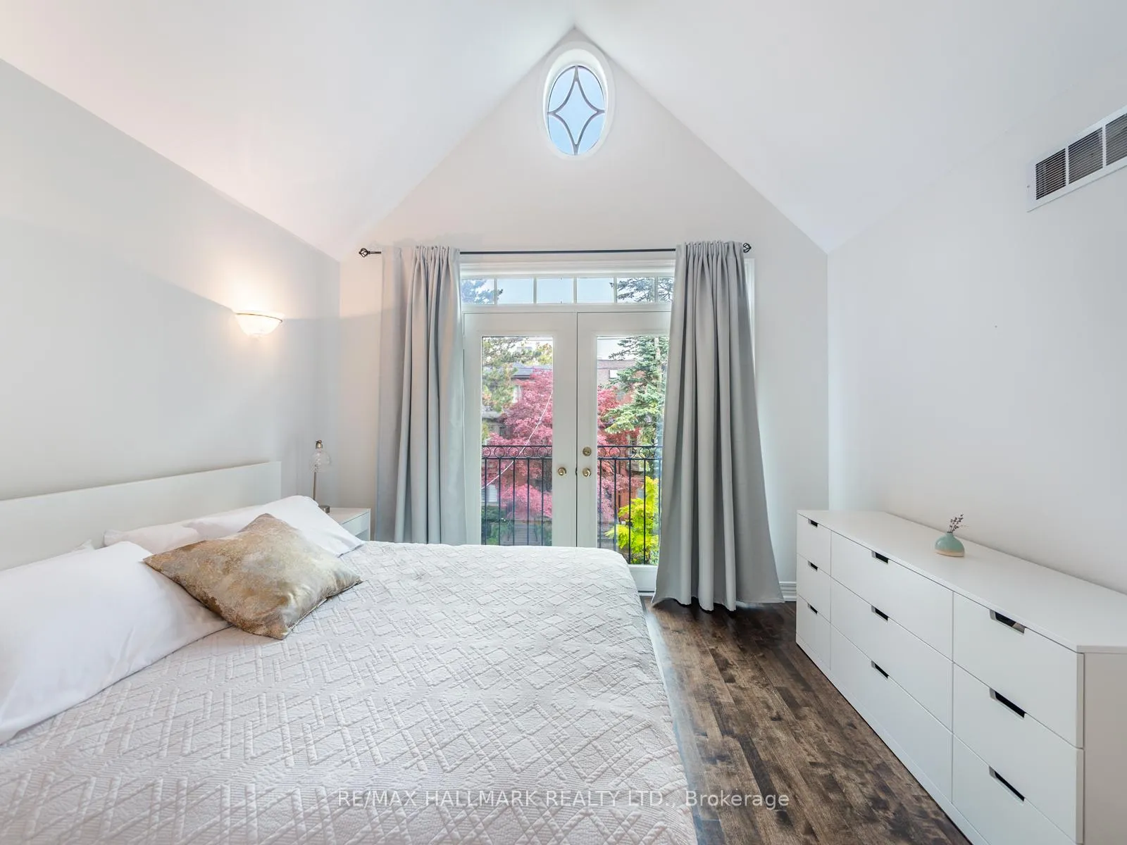 Photo 35 of 74 Macpherson Avenue, Toronto, The Annex — HOMEH