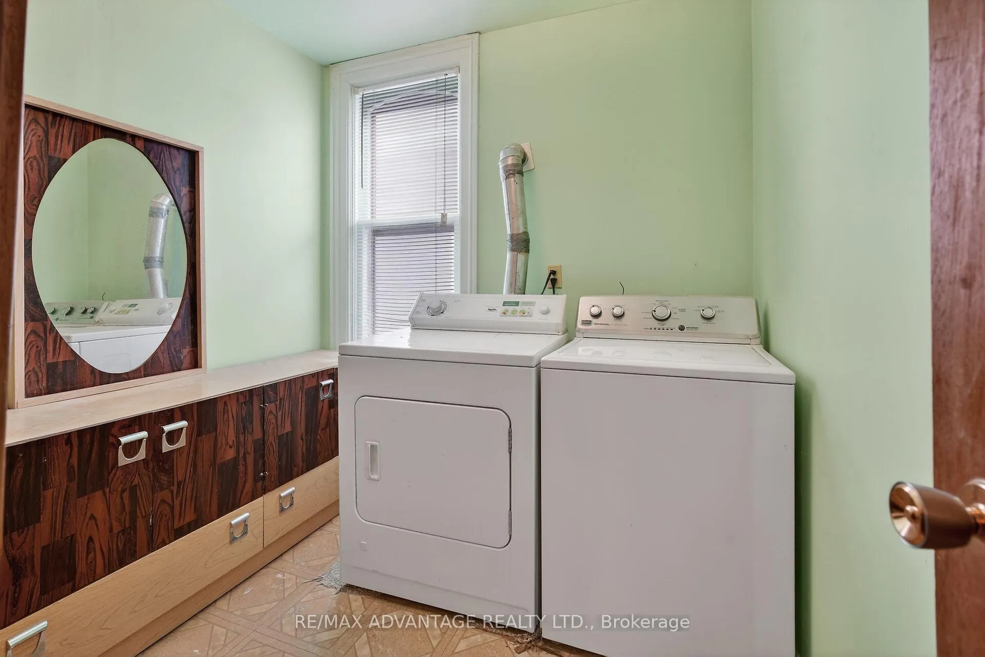 Photo 12 of 103 Scott Street, St. Thomas — HOMEH