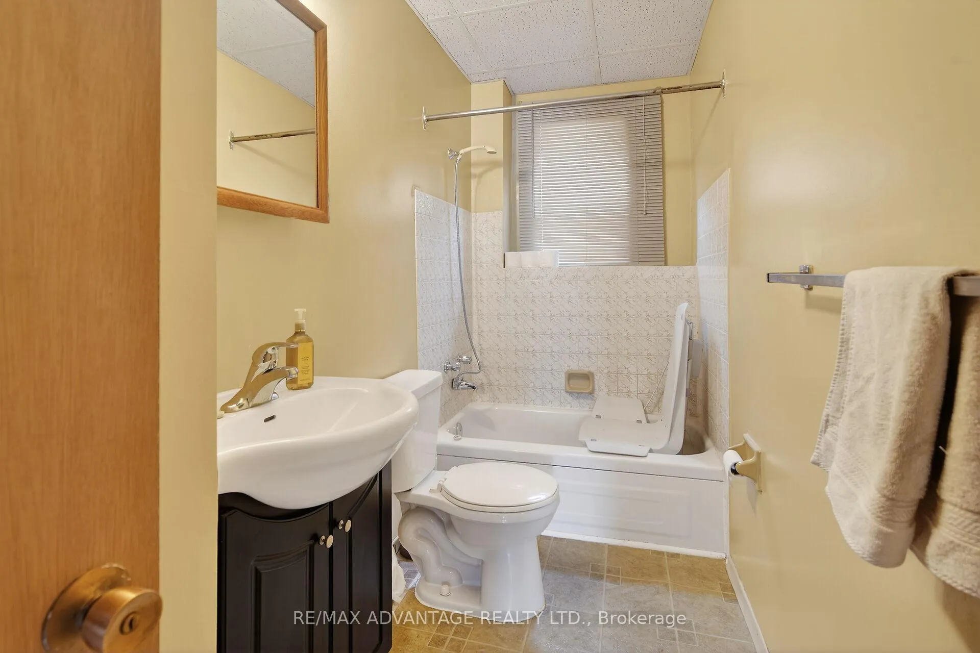 Photo 13 of 103 Scott Street, St. Thomas — HOMEH