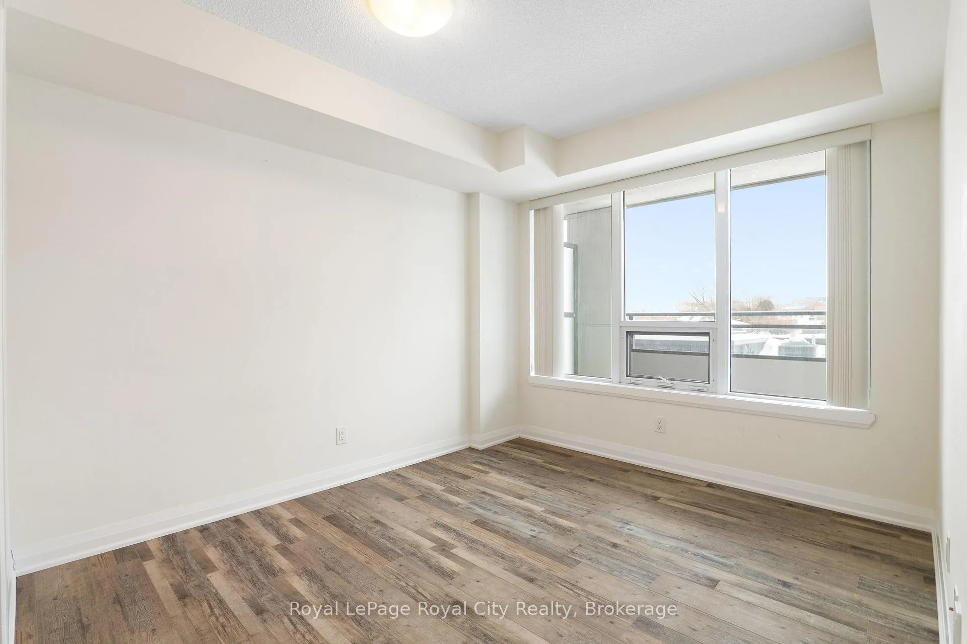Photo 11 of Unit #406, 53 Arthur Street, Guelph, St. Patrick's Ward — HOMEH