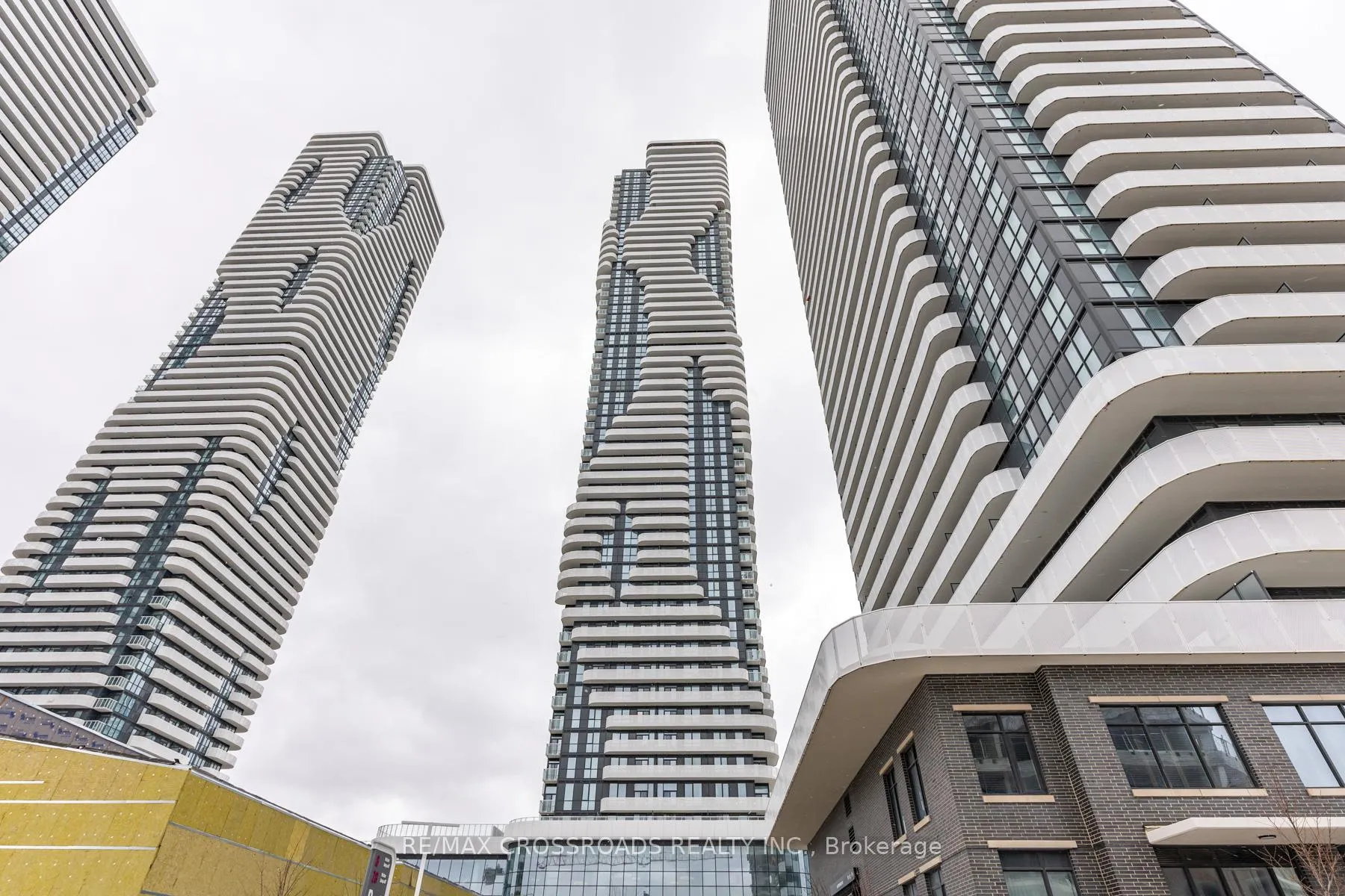 Photo 2 of Unit 5807, 8 Interchange Way, Vaughan, Vaughan Corporate Centre — HOMEH