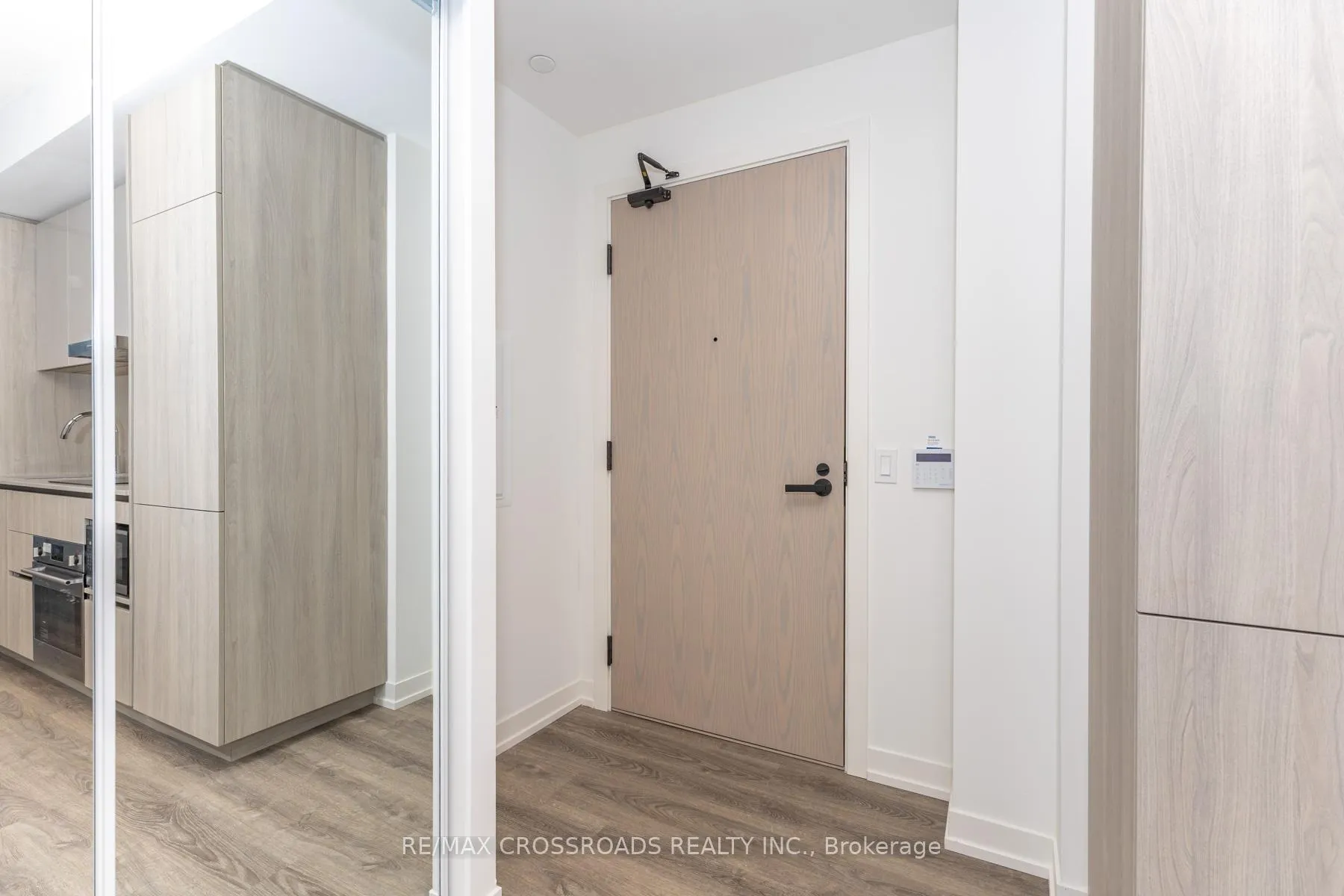 Photo 6 of Unit 5807, 8 Interchange Way, Vaughan, Vaughan Corporate Centre — HOMEH