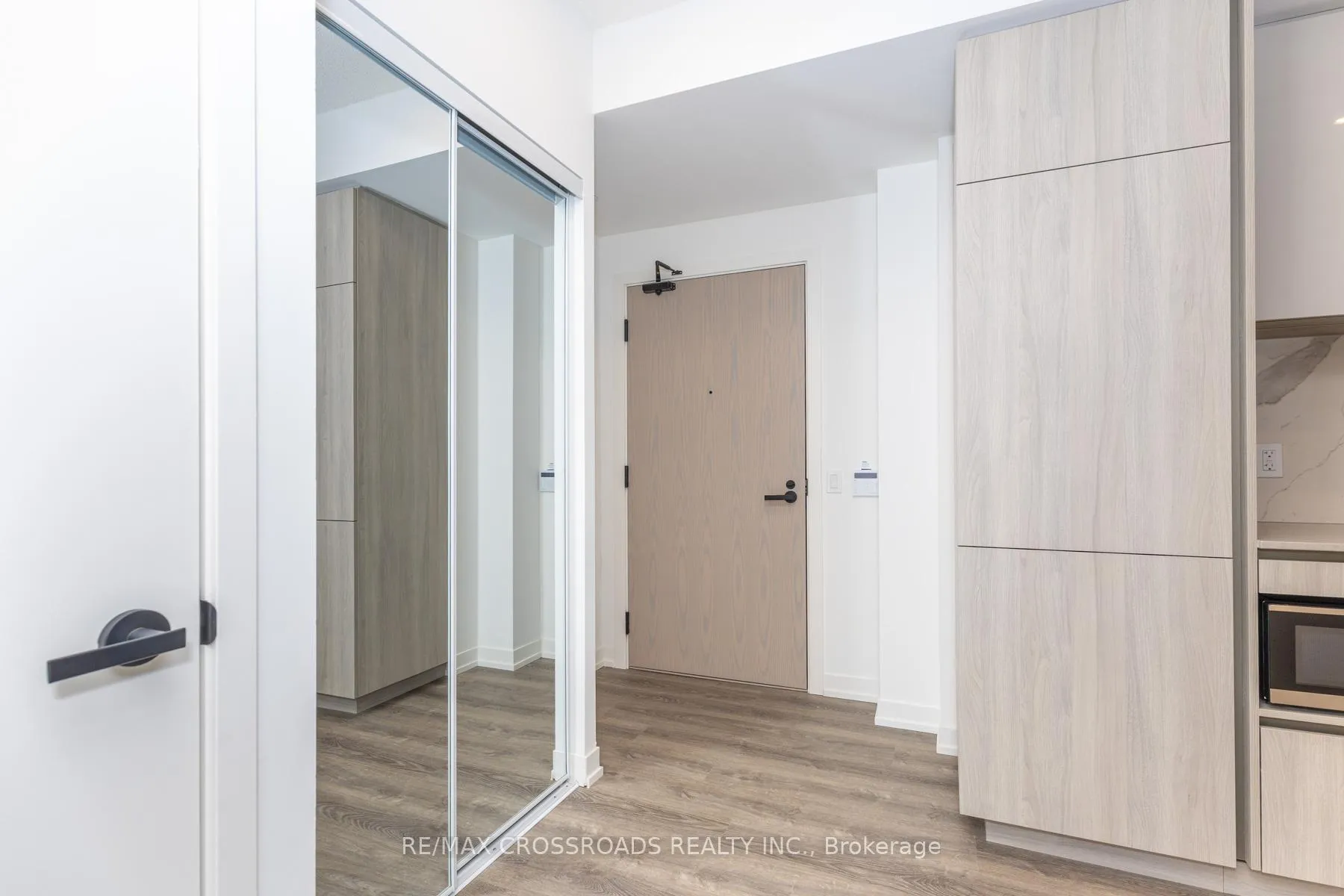Photo 7 of Unit 5807, 8 Interchange Way, Vaughan, Vaughan Corporate Centre — HOMEH