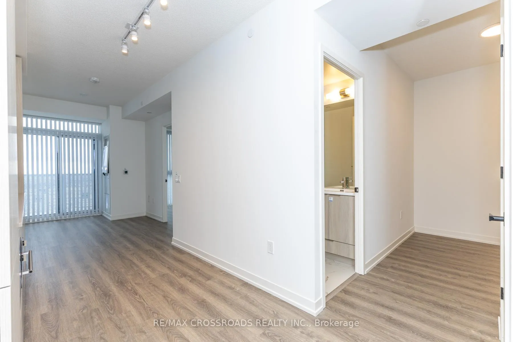 Photo 8 of Unit 5807, 8 Interchange Way, Vaughan, Vaughan Corporate Centre — HOMEH