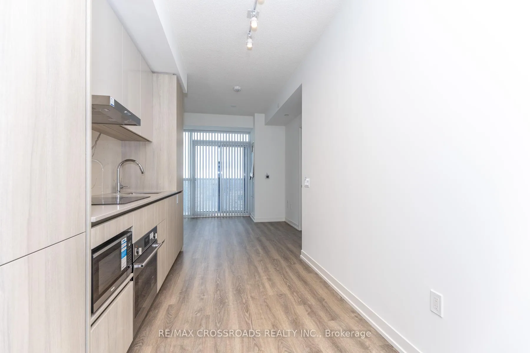 Photo 11 of Unit 5807, 8 Interchange Way, Vaughan, Vaughan Corporate Centre — HOMEH
