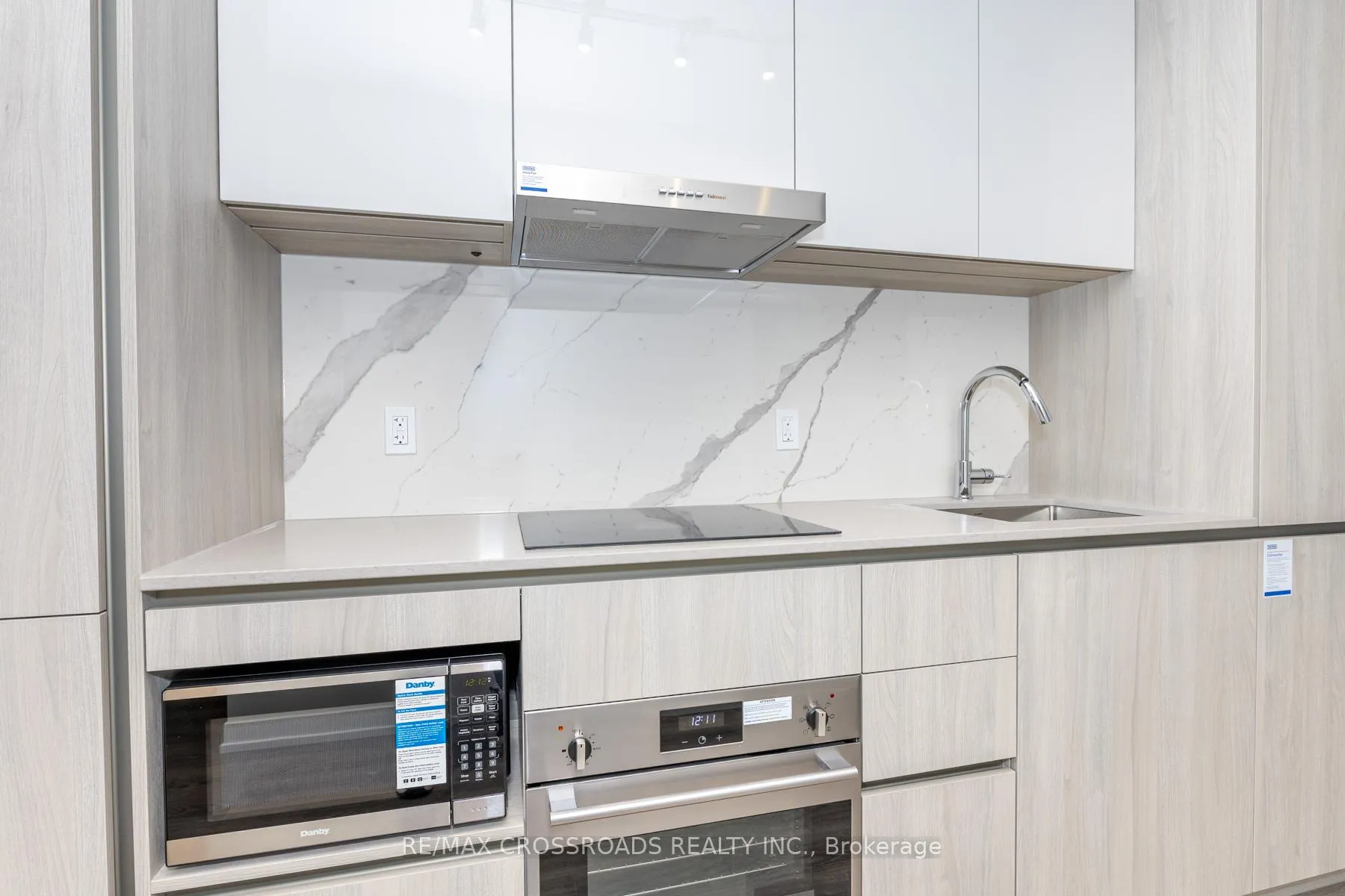 Photo 14 of Unit 5807, 8 Interchange Way, Vaughan, Vaughan Corporate Centre — HOMEH