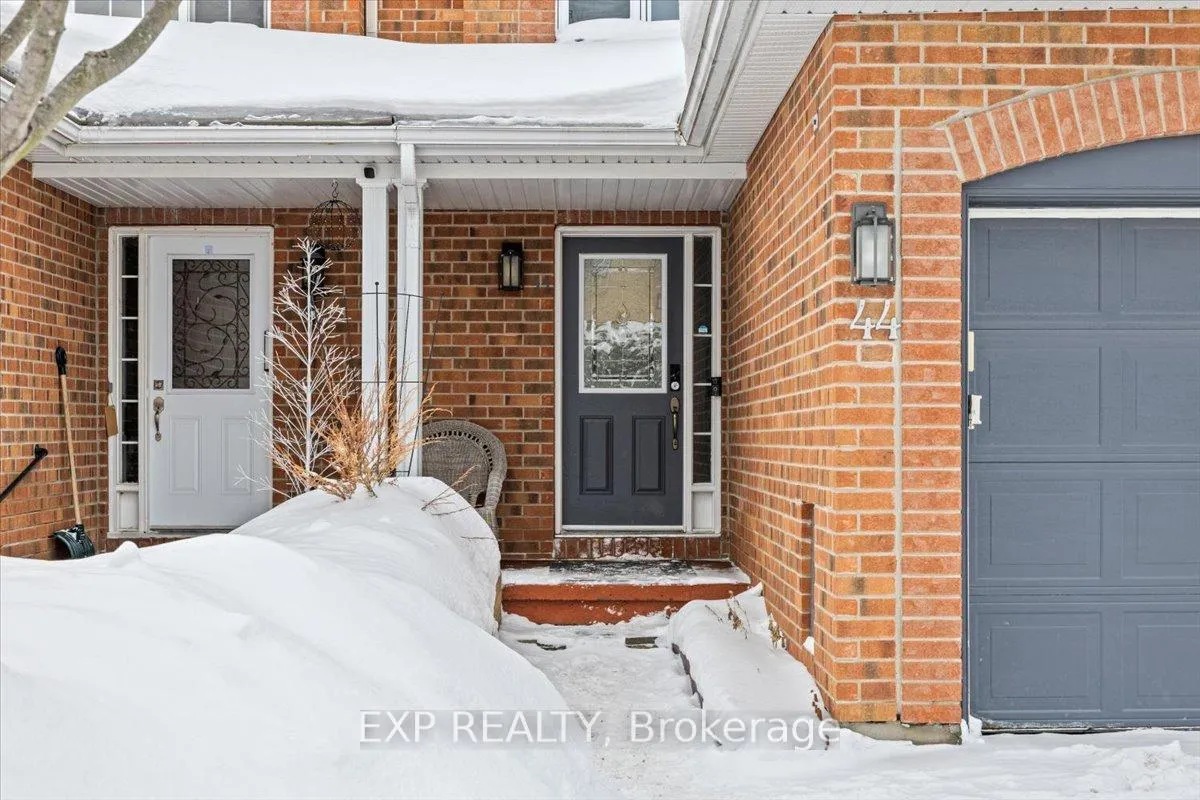 Photo 3 of 44 Coralbell Private, Ottawa, Hunt Club Park/Greenboro — HOMEH