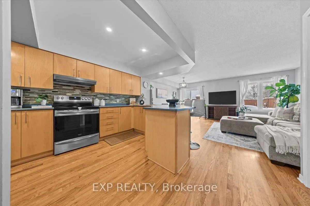 Photo 9 of 44 Coralbell Private, Ottawa, Hunt Club Park/Greenboro — HOMEH