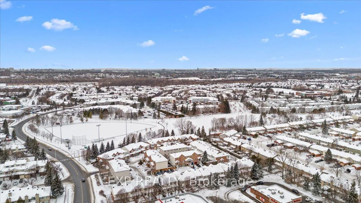 Photo 42 of 44 Coralbell Private, Ottawa, Hunt Club Park/Greenboro — HOMEH