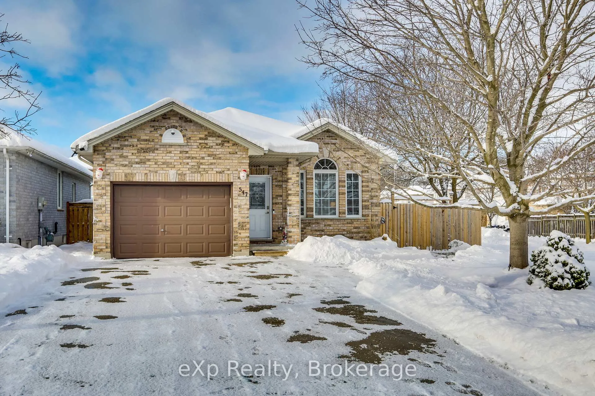 Front of 547 Forest Creek Place