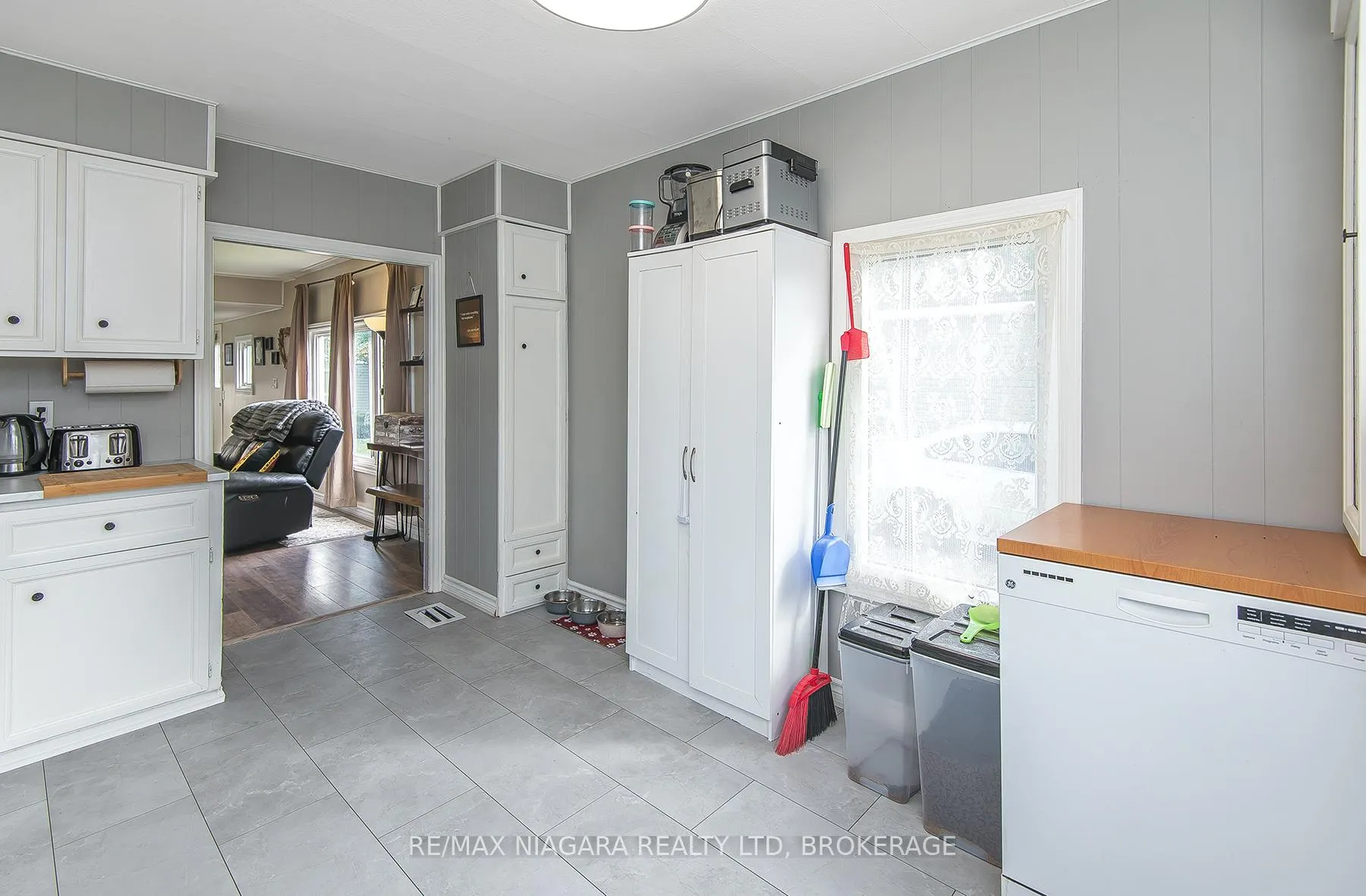 Photo 7 of 4599 Abigail Lane, Lincoln, Beamsville — HOMEH
