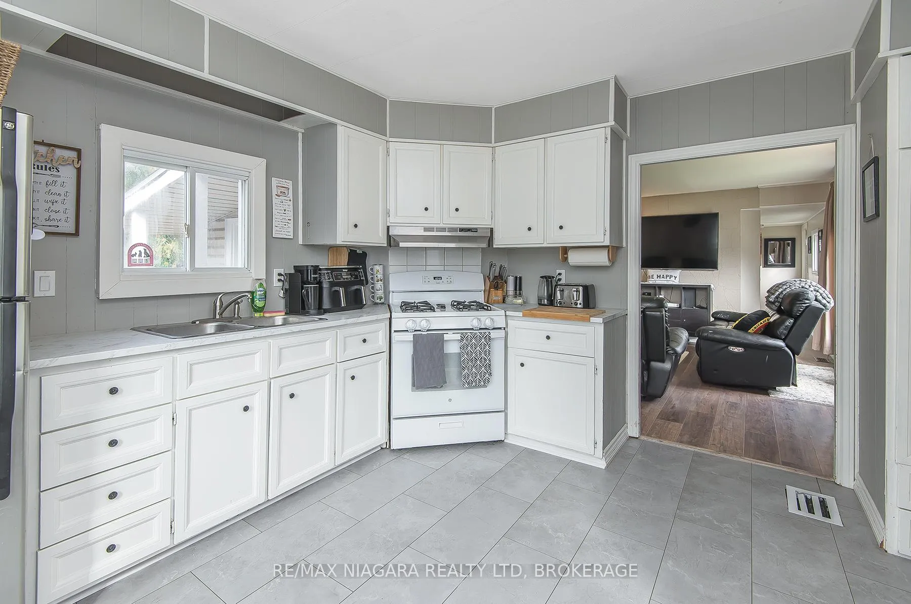 Photo 8 of 4599 Abigail Lane, Lincoln, Beamsville — HOMEH