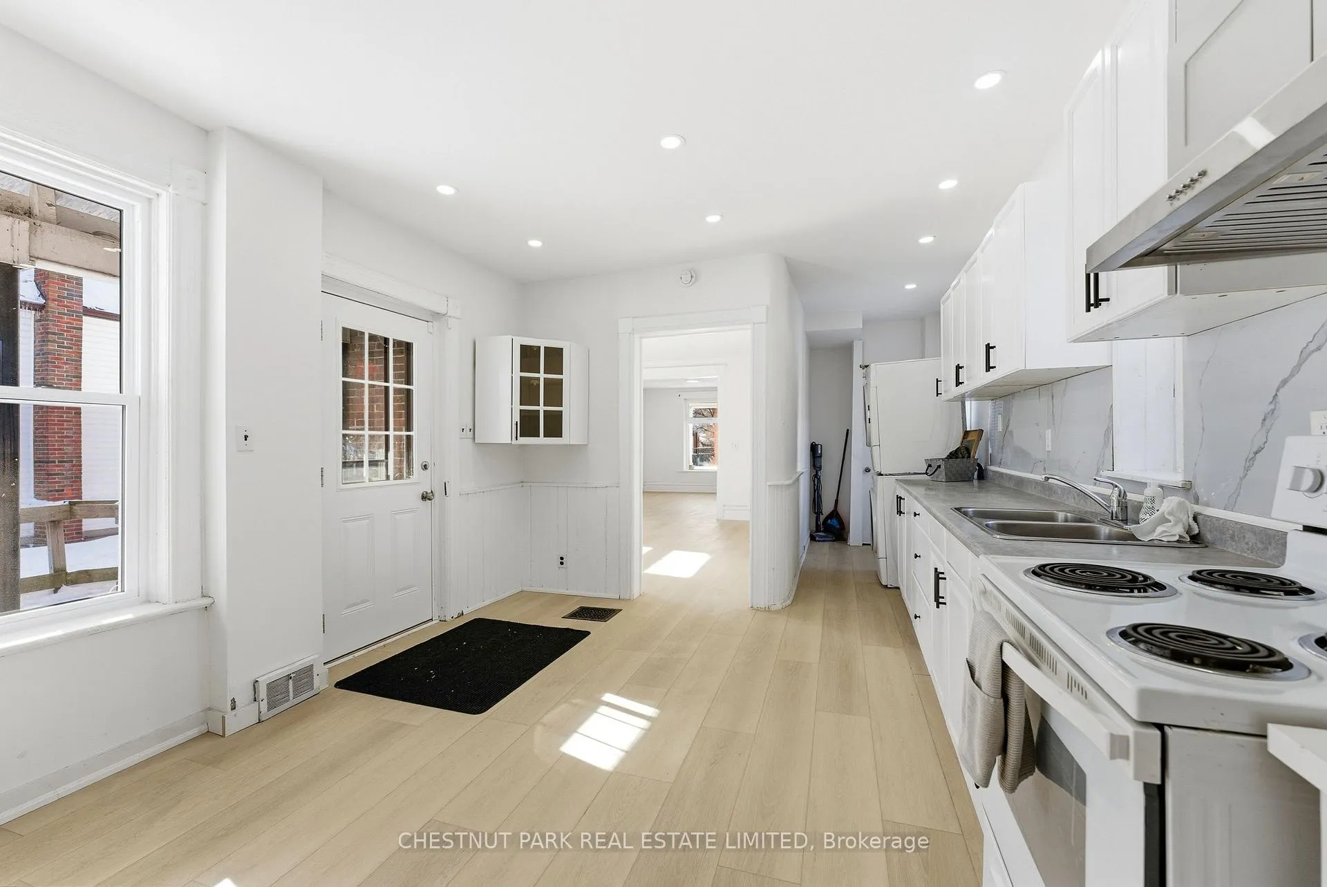 Photo 2 of 43 Dunbar Street, Belleville, Belleville Ward — HOMEH