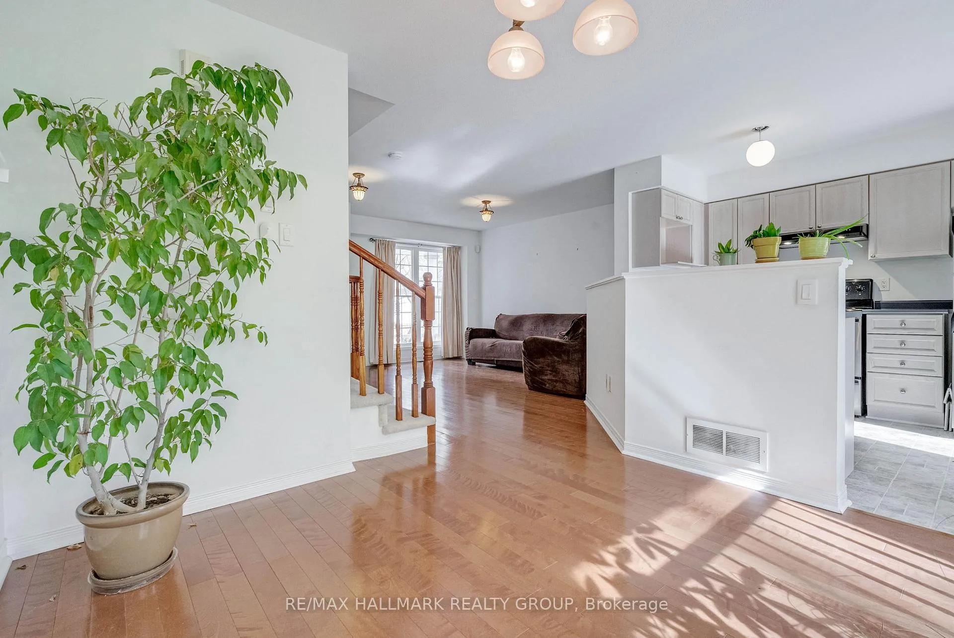 Photo 13 of 548 Aberfoyle Circle, Ottawa, Kanata - Morgan's Grant/South March — HOMEH