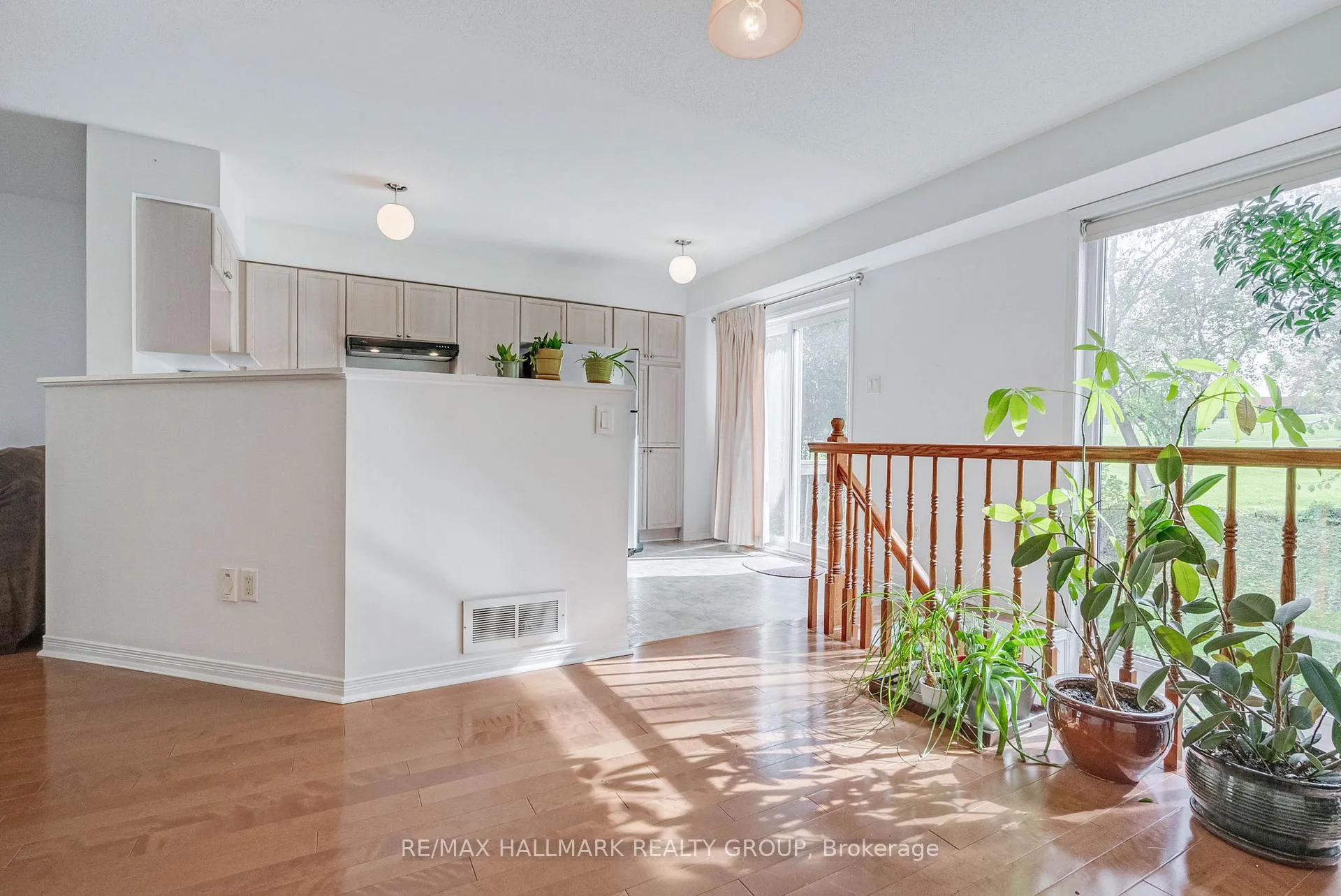 Photo 14 of 548 Aberfoyle Circle, Ottawa, Kanata - Morgan's Grant/South March — HOMEH