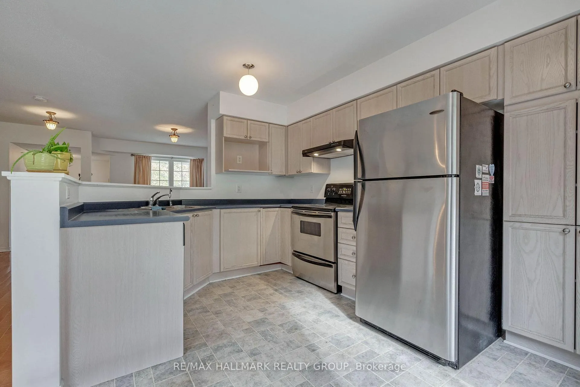Photo 15 of 548 Aberfoyle Circle, Ottawa, Kanata - Morgan's Grant/South March — HOMEH