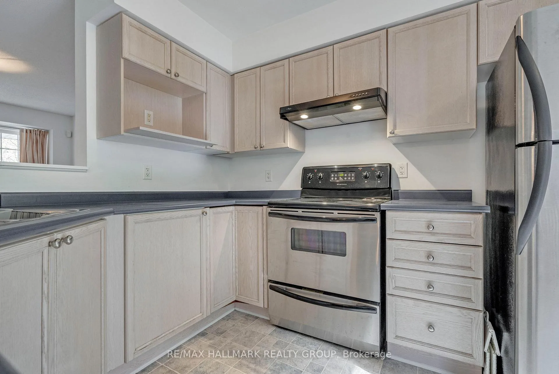 Photo 16 of 548 Aberfoyle Circle, Ottawa, Kanata - Morgan's Grant/South March — HOMEH
