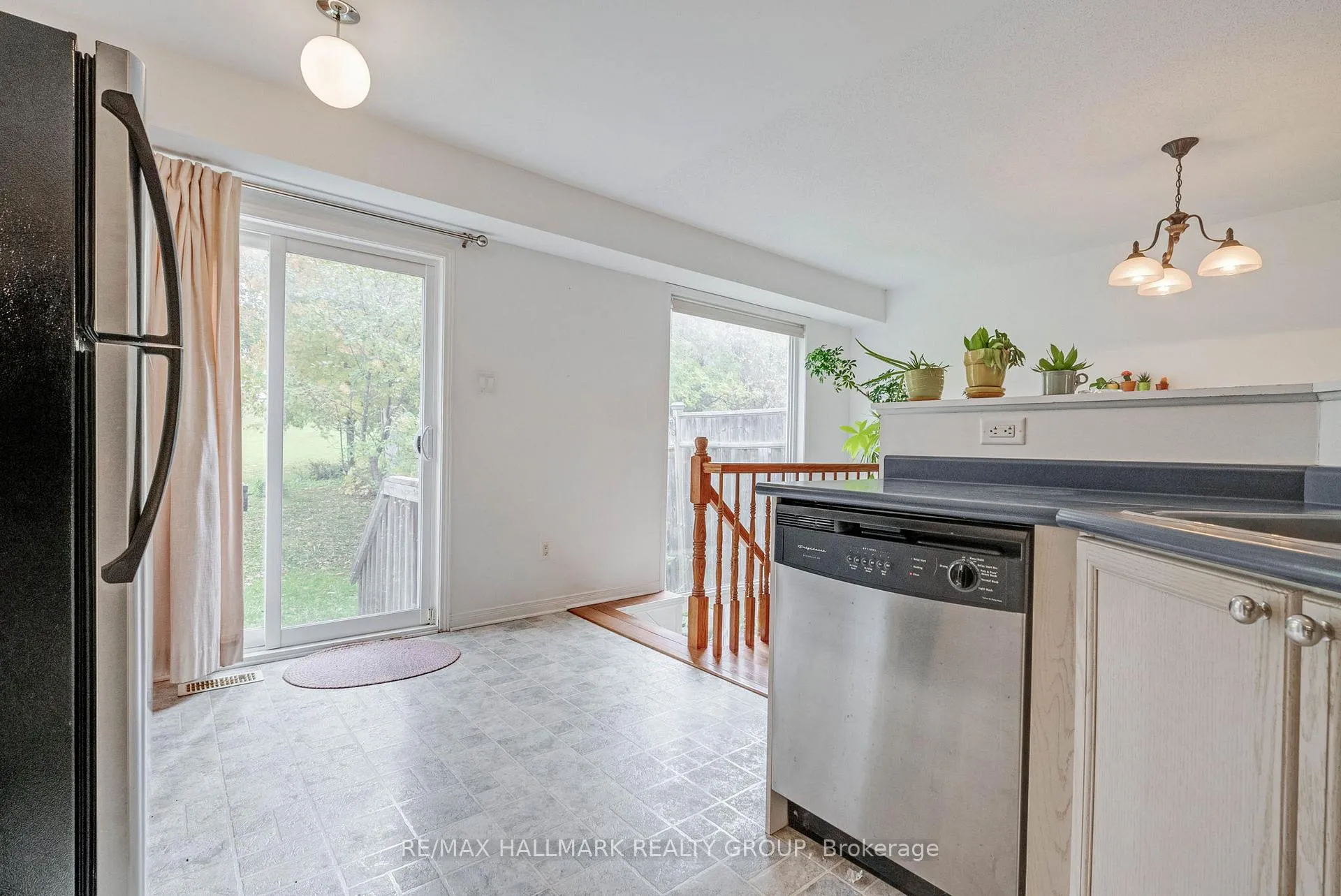 Photo 17 of 548 Aberfoyle Circle, Ottawa, Kanata - Morgan's Grant/South March — HOMEH