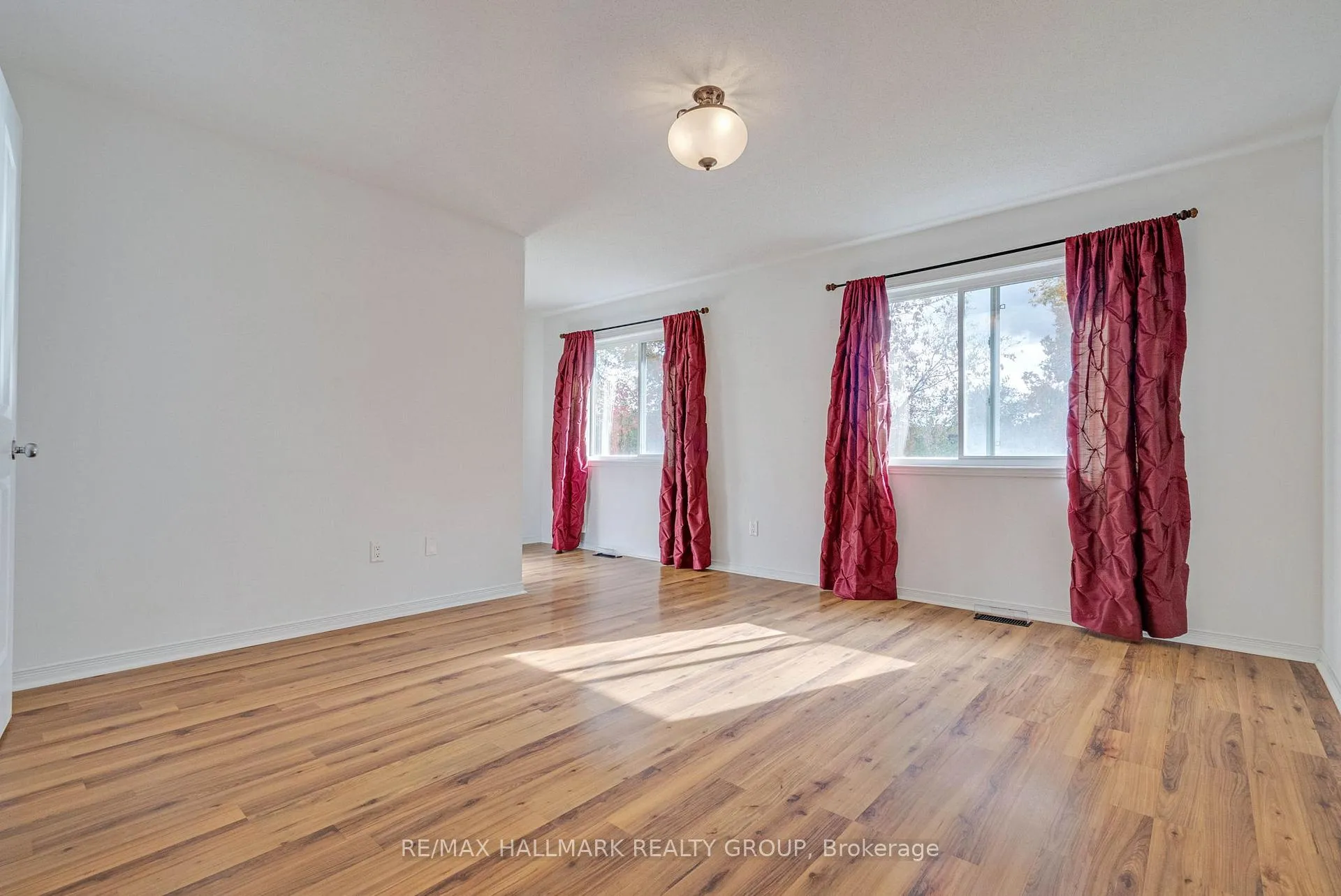Photo 24 of 548 Aberfoyle Circle, Ottawa, Kanata - Morgan's Grant/South March — HOMEH