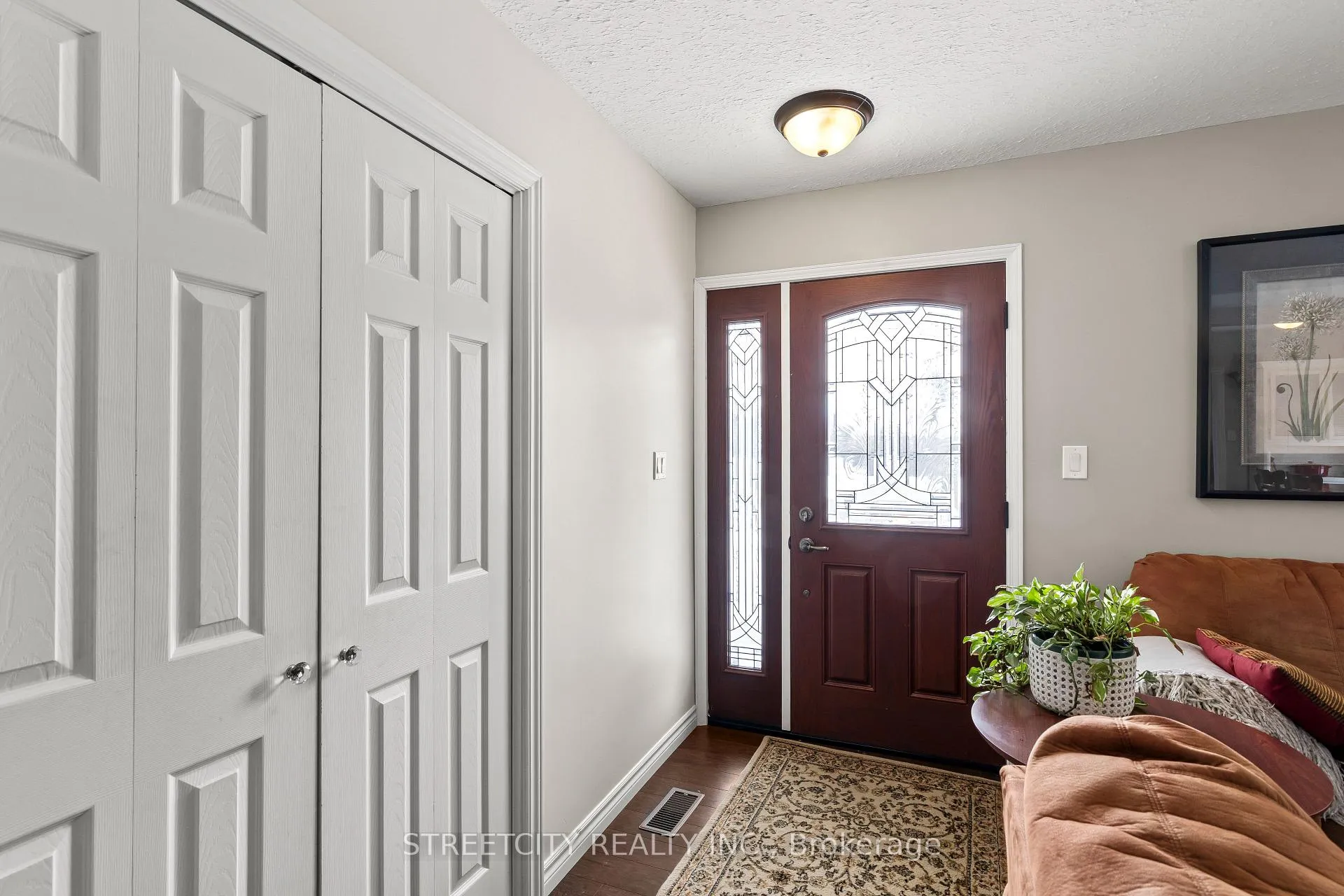 Photo 2 of 2632 Catherine Street, Thames Centre, Rural Thames Centre — HOMEH