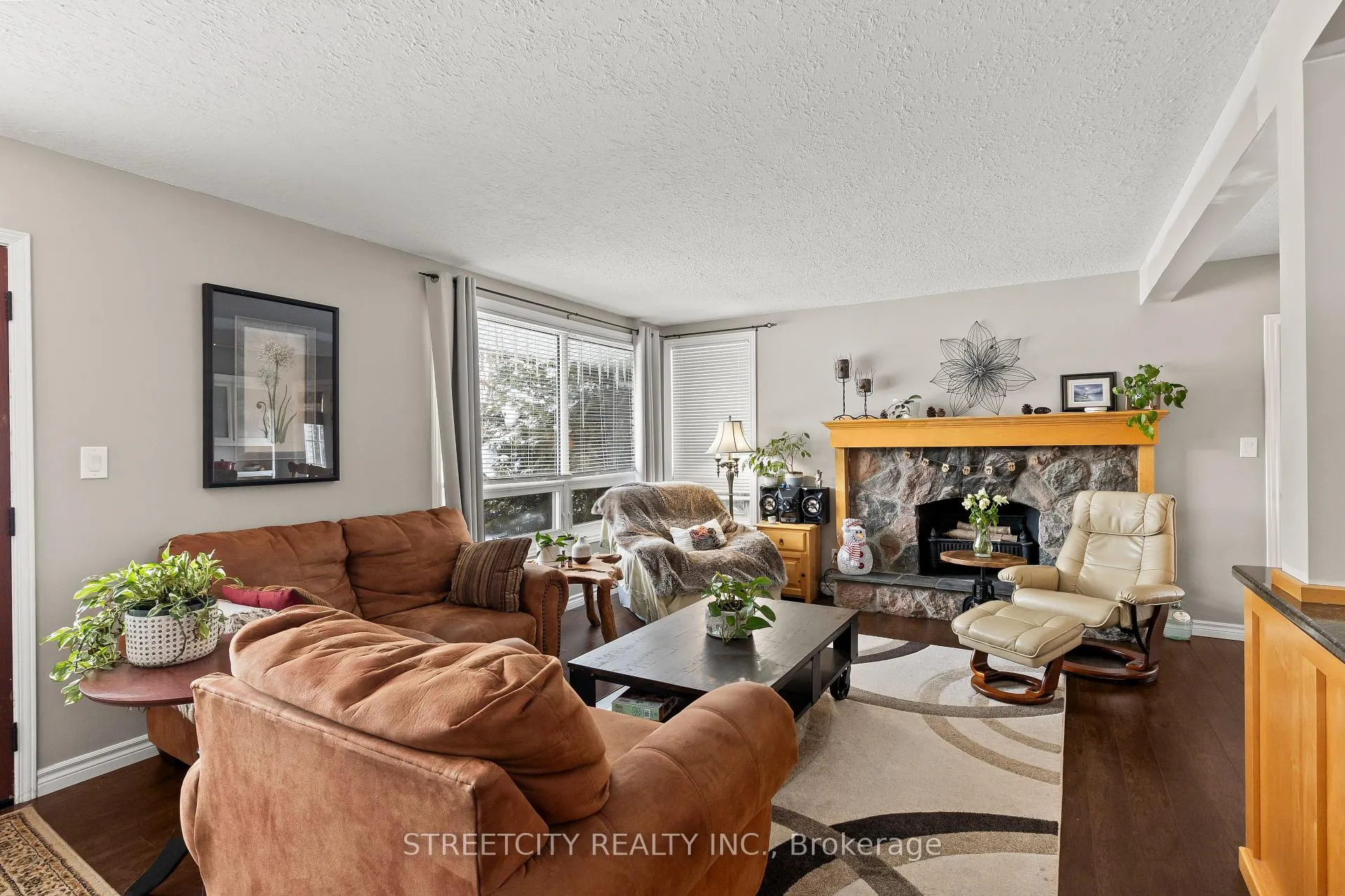 Photo 3 of 2632 Catherine Street, Thames Centre, Rural Thames Centre — HOMEH