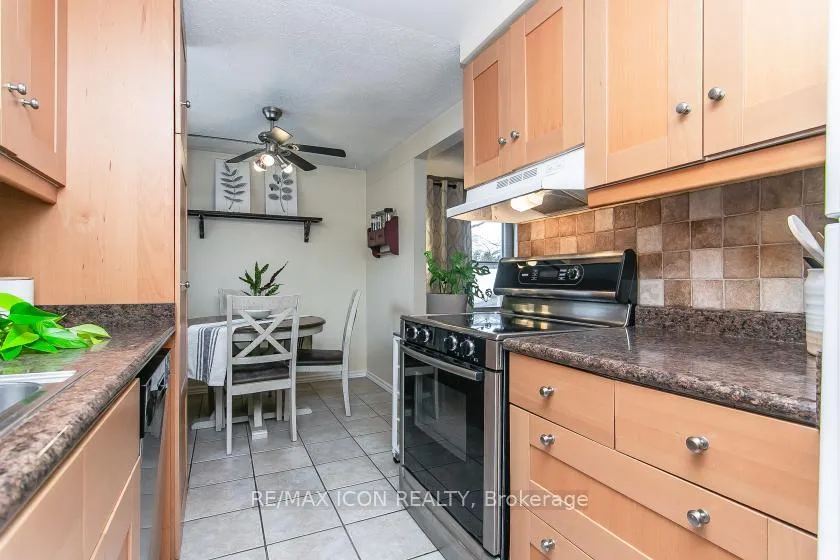Photo 5 of 528 Whitelaw Road, Guelph, Willow West/Sugarbush/West Acres — HOMEH