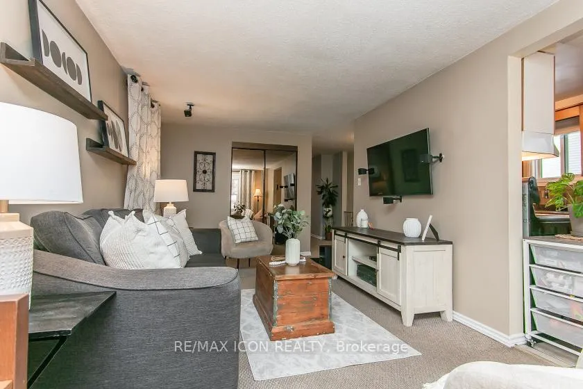 Photo 11 of 528 Whitelaw Road, Guelph, Willow West/Sugarbush/West Acres — HOMEH