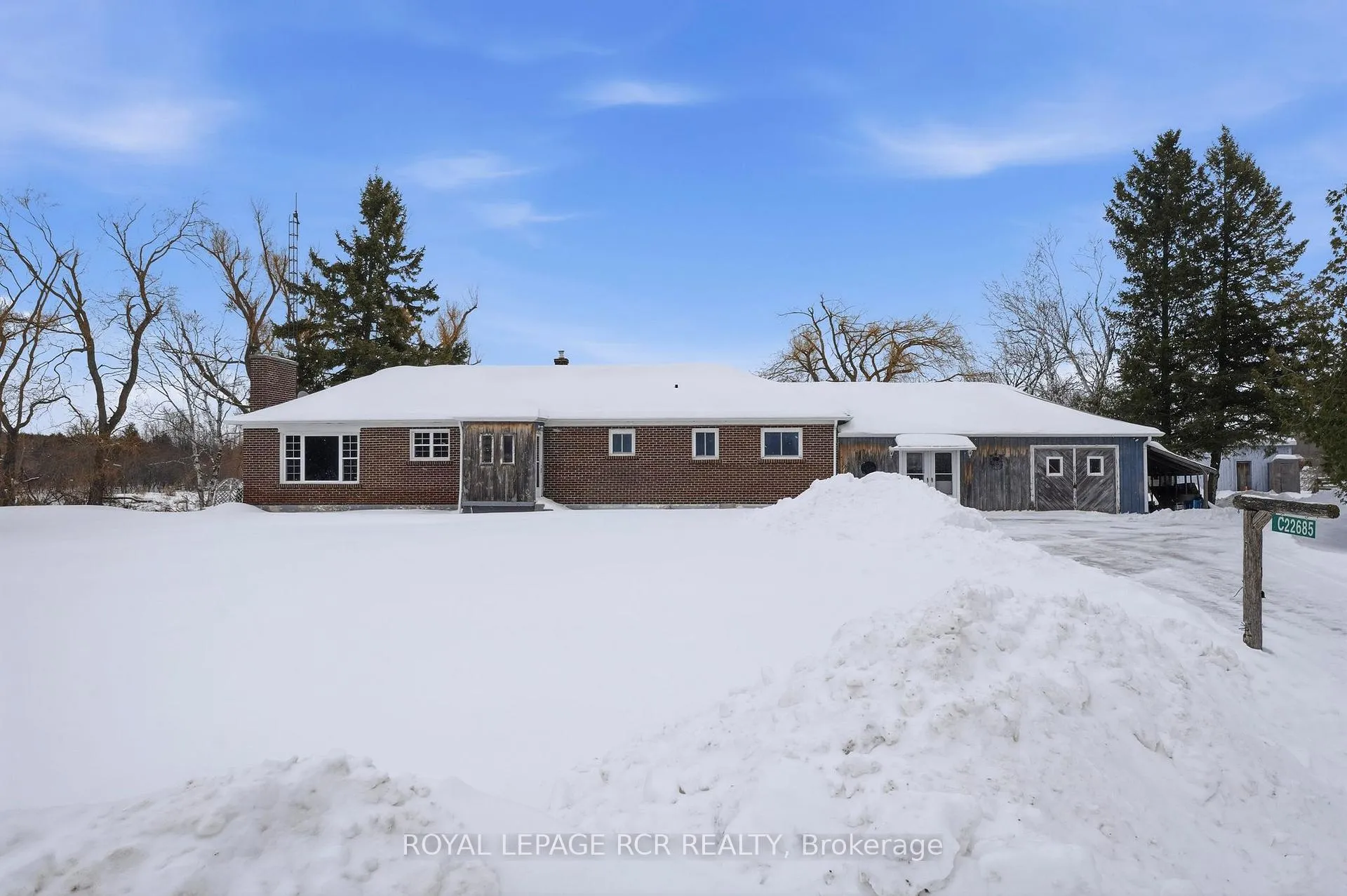 Photo 3 of 22685 18a Side Road, Brock, Rural Brock — HOMEH
