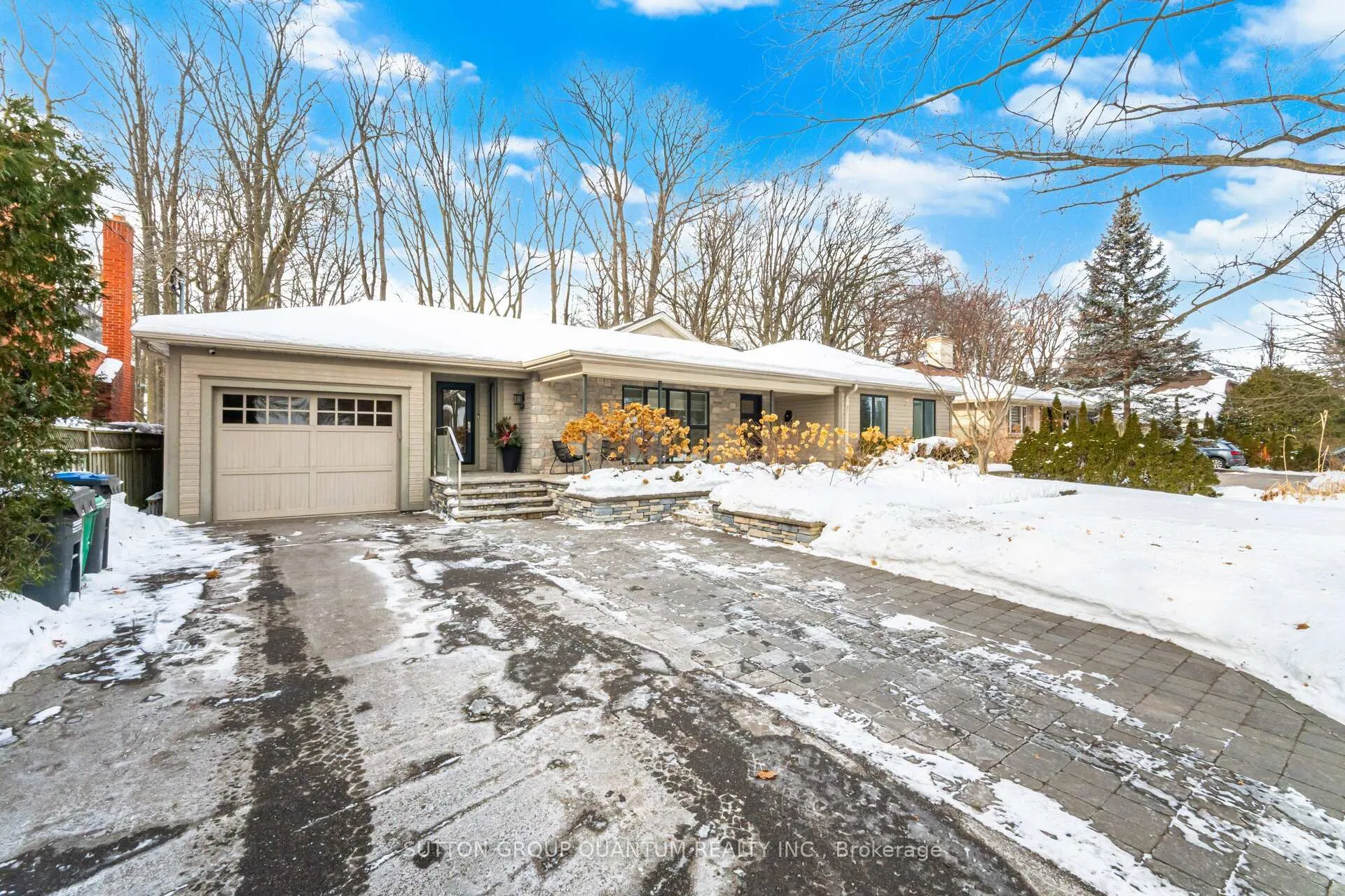 Front of 133 Mineola Road E