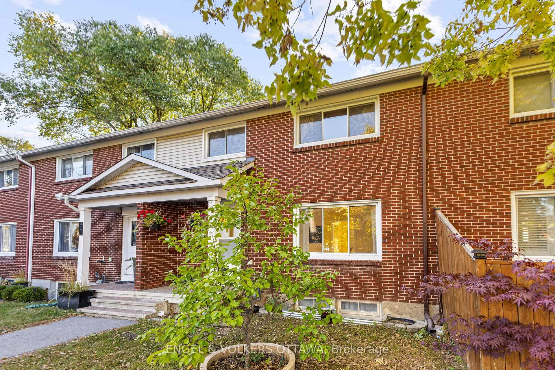 Photo 1 of 838 Borthwick Avenue, Ottawa, Castle Heights/Rideau High — HOMEH