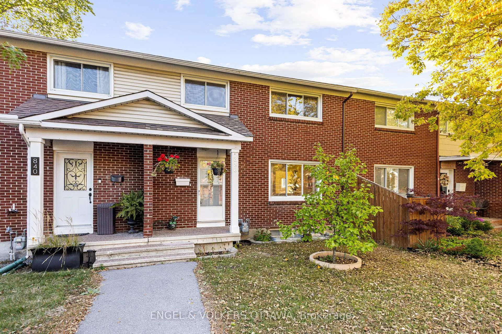 Photo 2 of 838 Borthwick Avenue, Ottawa, Castle Heights/Rideau High — HOMEH
