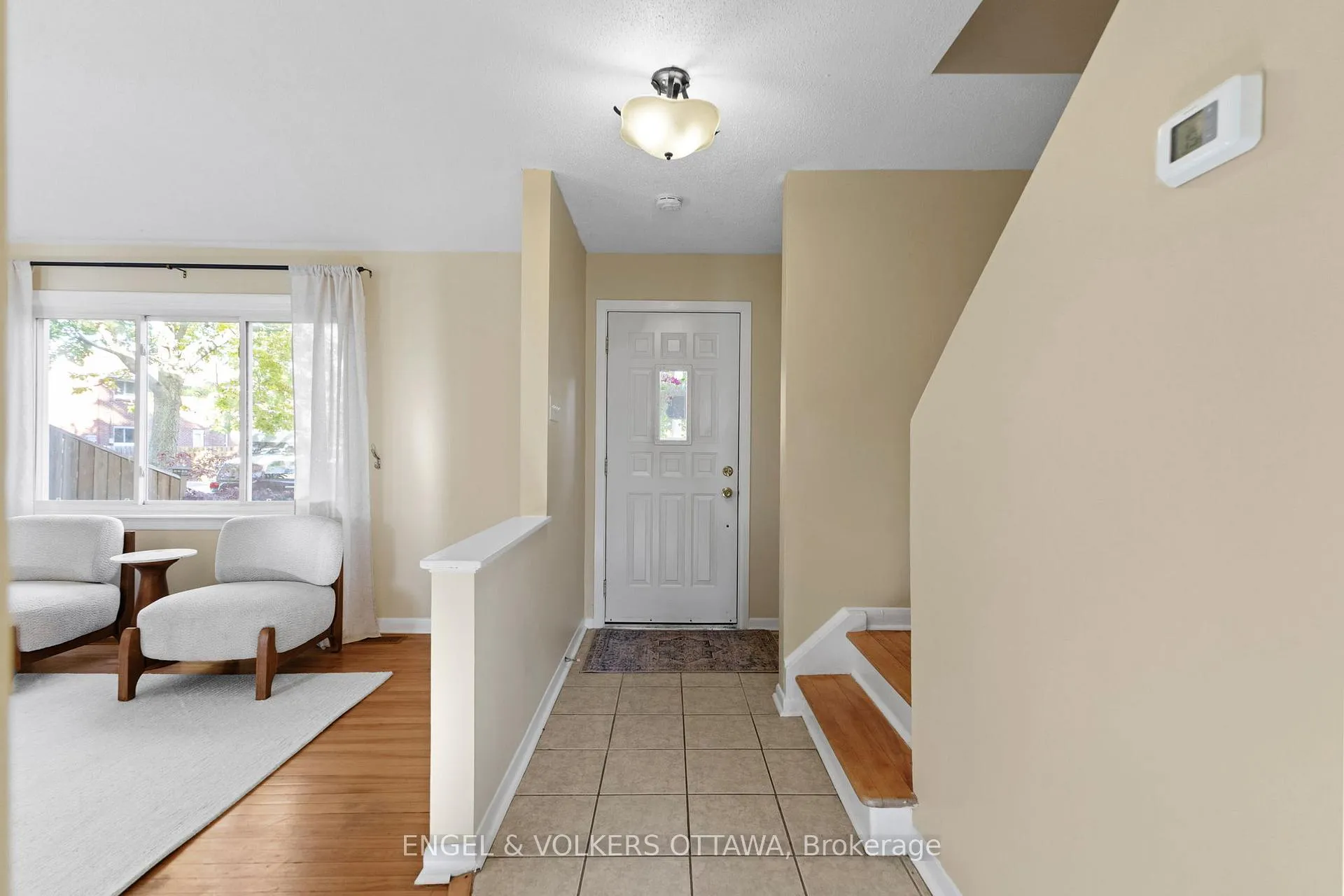 Photo 3 of 838 Borthwick Avenue, Ottawa, Castle Heights/Rideau High — HOMEH