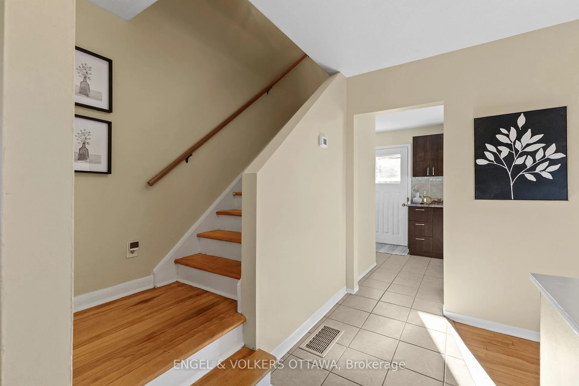 Photo 4 of 838 Borthwick Avenue, Ottawa, Castle Heights/Rideau High — HOMEH