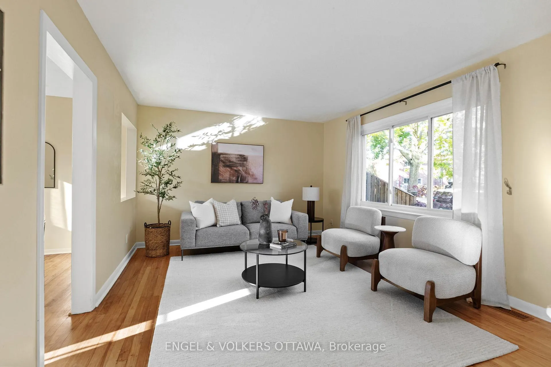 Photo 5 of 838 Borthwick Avenue, Ottawa, Castle Heights/Rideau High — HOMEH
