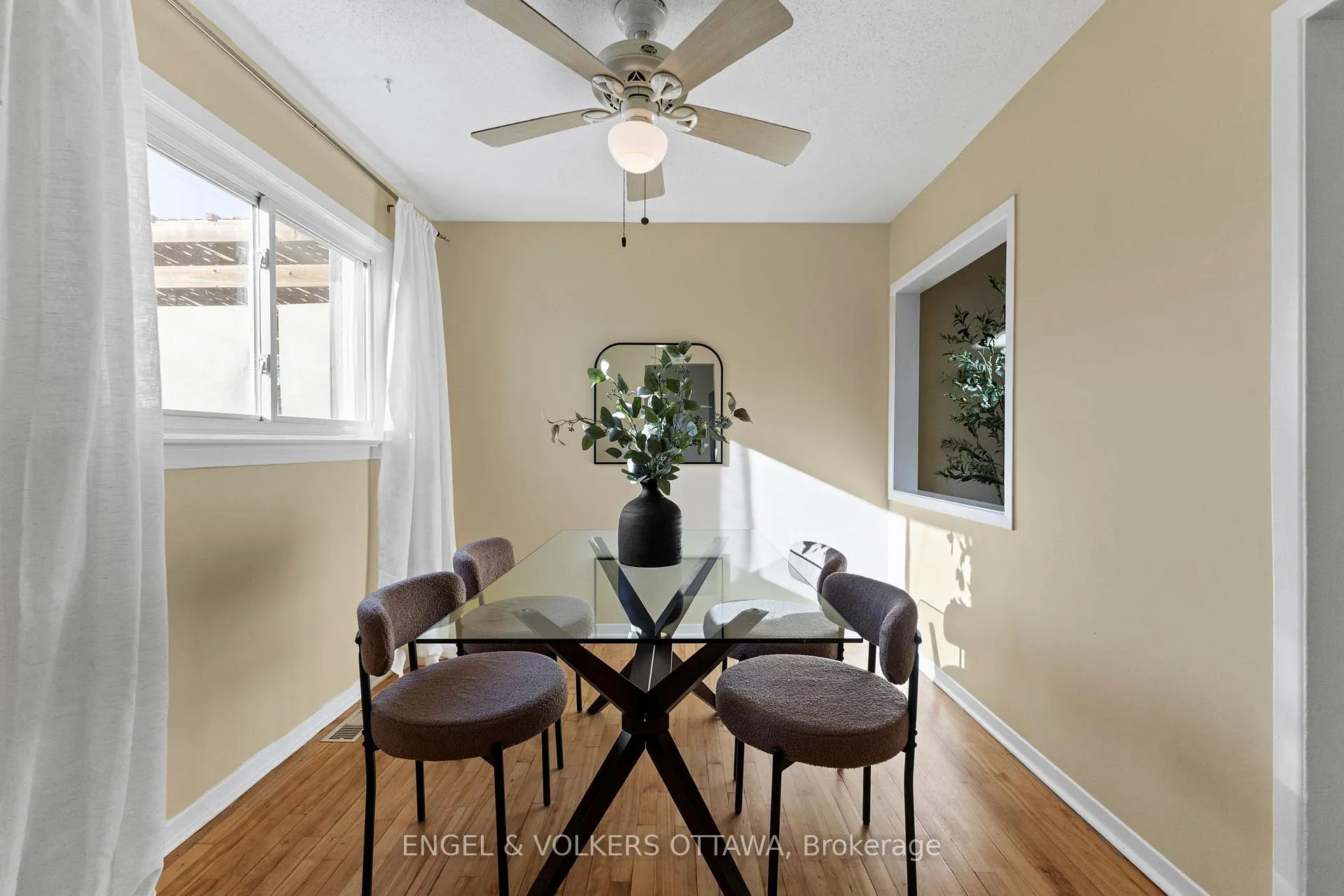 Photo 10 of 838 Borthwick Avenue, Ottawa, Castle Heights/Rideau High — HOMEH