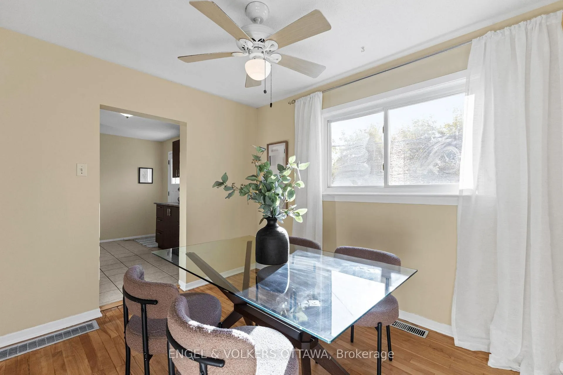 Photo 12 of 838 Borthwick Avenue, Ottawa, Castle Heights/Rideau High — HOMEH