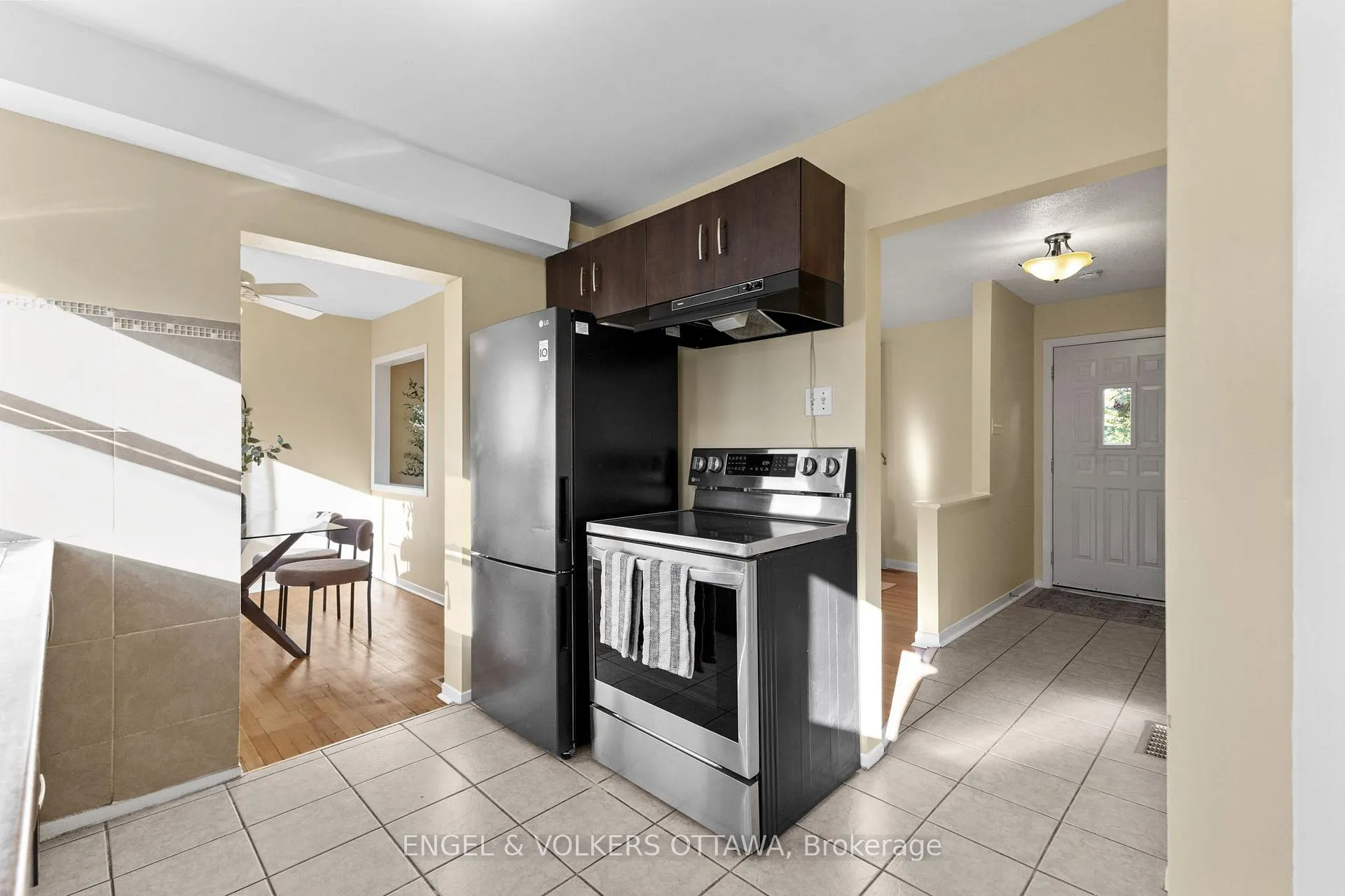 Photo 15 of 838 Borthwick Avenue, Ottawa, Castle Heights/Rideau High — HOMEH