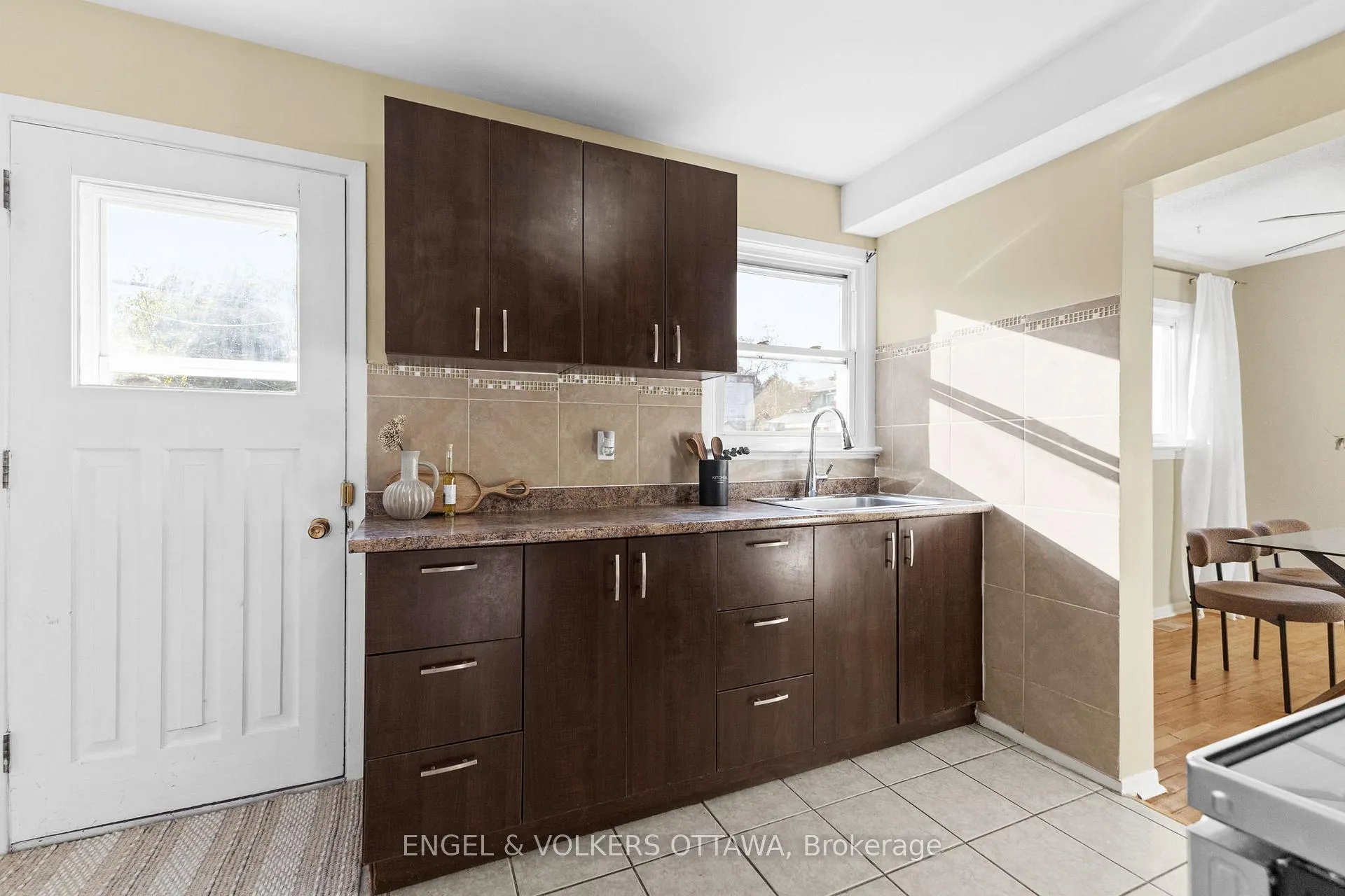 Photo 16 of 838 Borthwick Avenue, Ottawa, Castle Heights/Rideau High — HOMEH