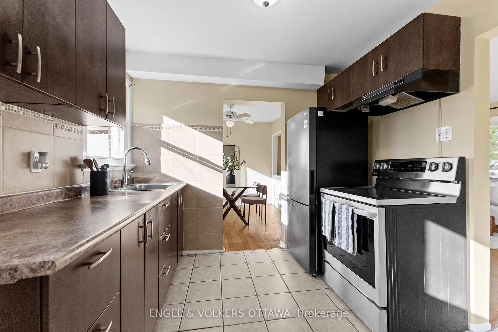 Photo 17 of 838 Borthwick Avenue, Ottawa, Castle Heights/Rideau High — HOMEH