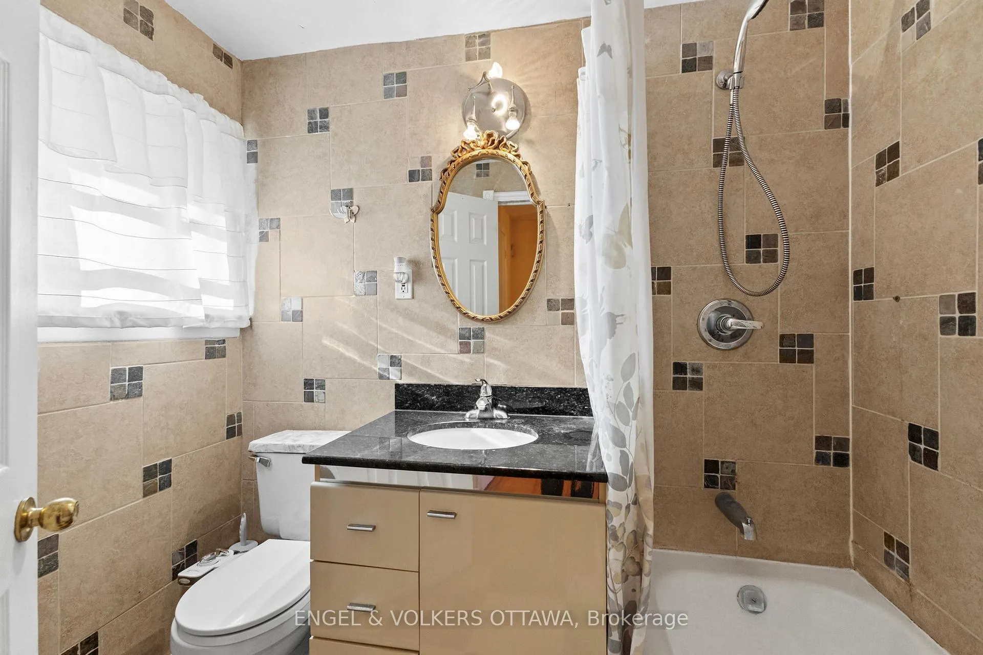Photo 18 of 838 Borthwick Avenue, Ottawa, Castle Heights/Rideau High — HOMEH