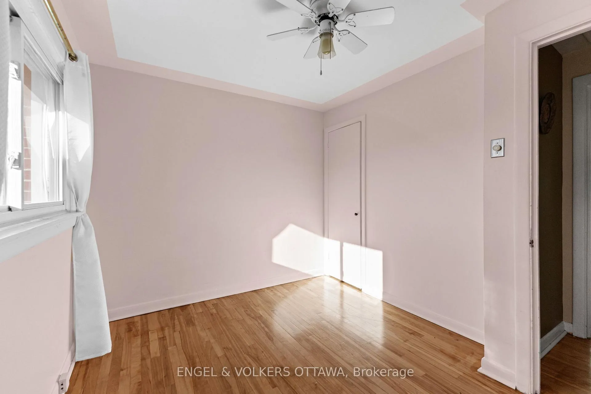 Photo 19 of 838 Borthwick Avenue, Ottawa, Castle Heights/Rideau High — HOMEH