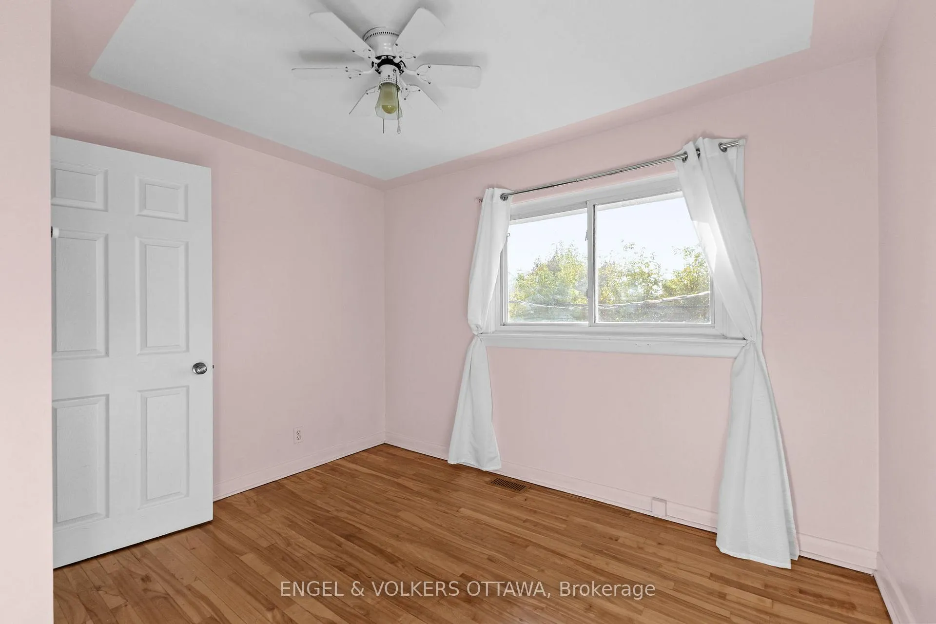 Photo 20 of 838 Borthwick Avenue, Ottawa, Castle Heights/Rideau High — HOMEH