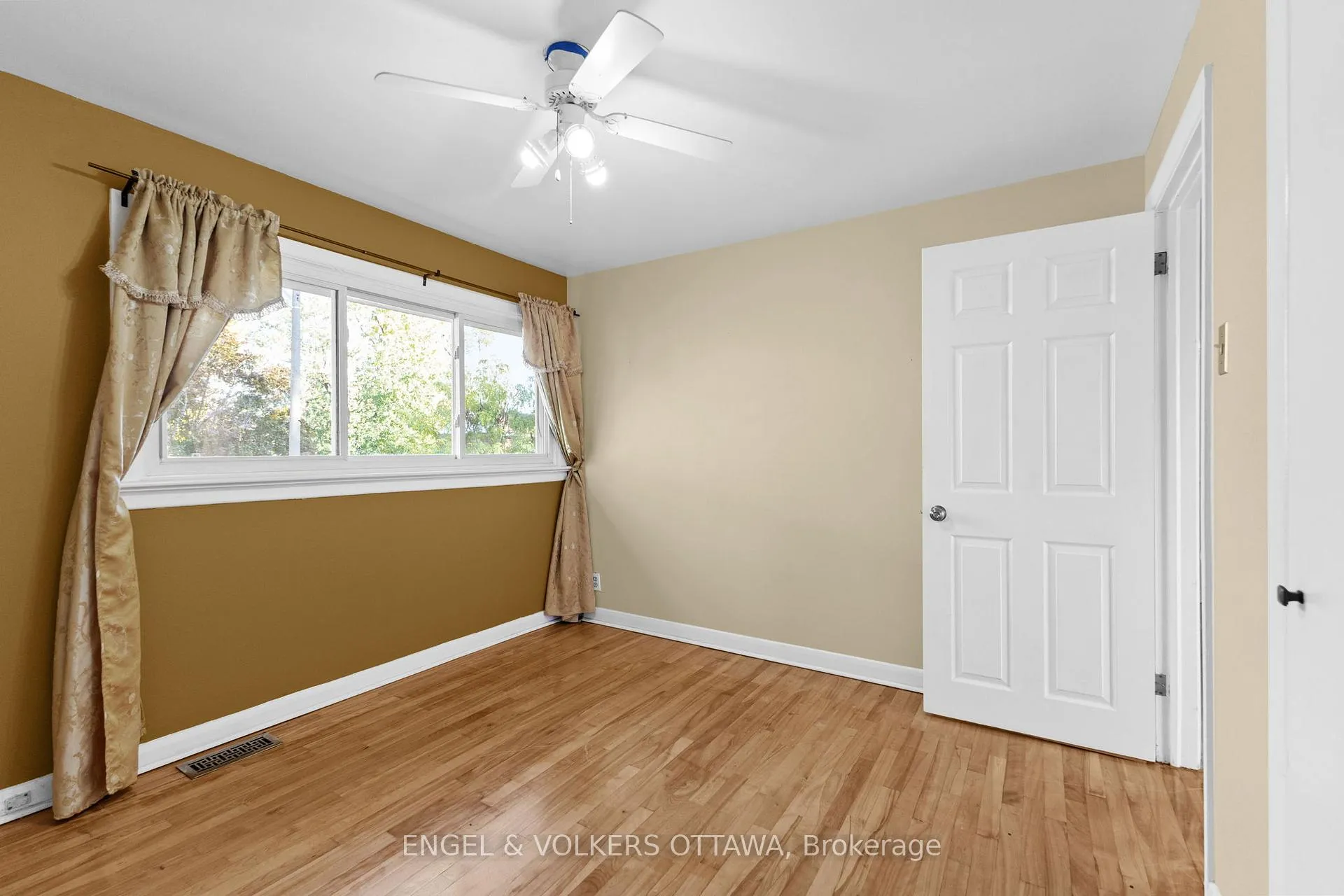 Photo 21 of 838 Borthwick Avenue, Ottawa, Castle Heights/Rideau High — HOMEH