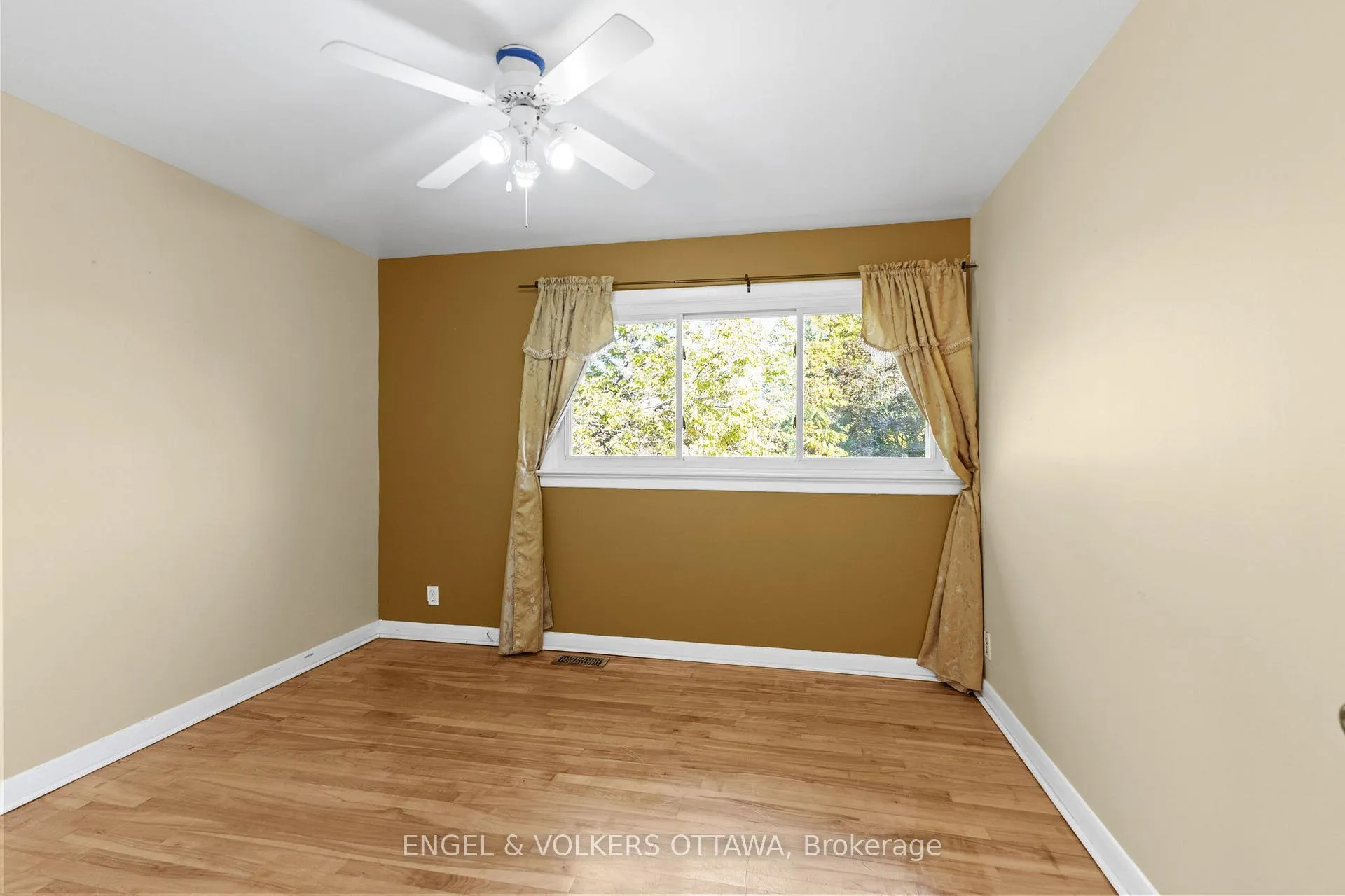Photo 24 of 838 Borthwick Avenue, Ottawa, Castle Heights/Rideau High — HOMEH