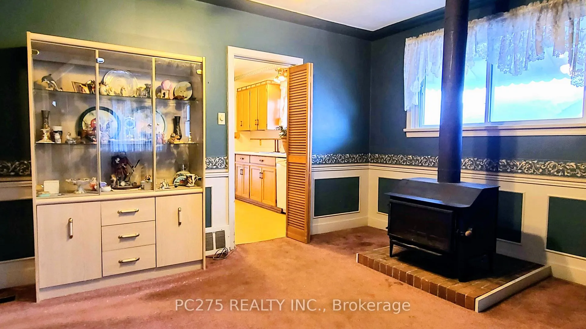 Photo 5 of 1531 Howland Avenue, London, East H — HOMEH
